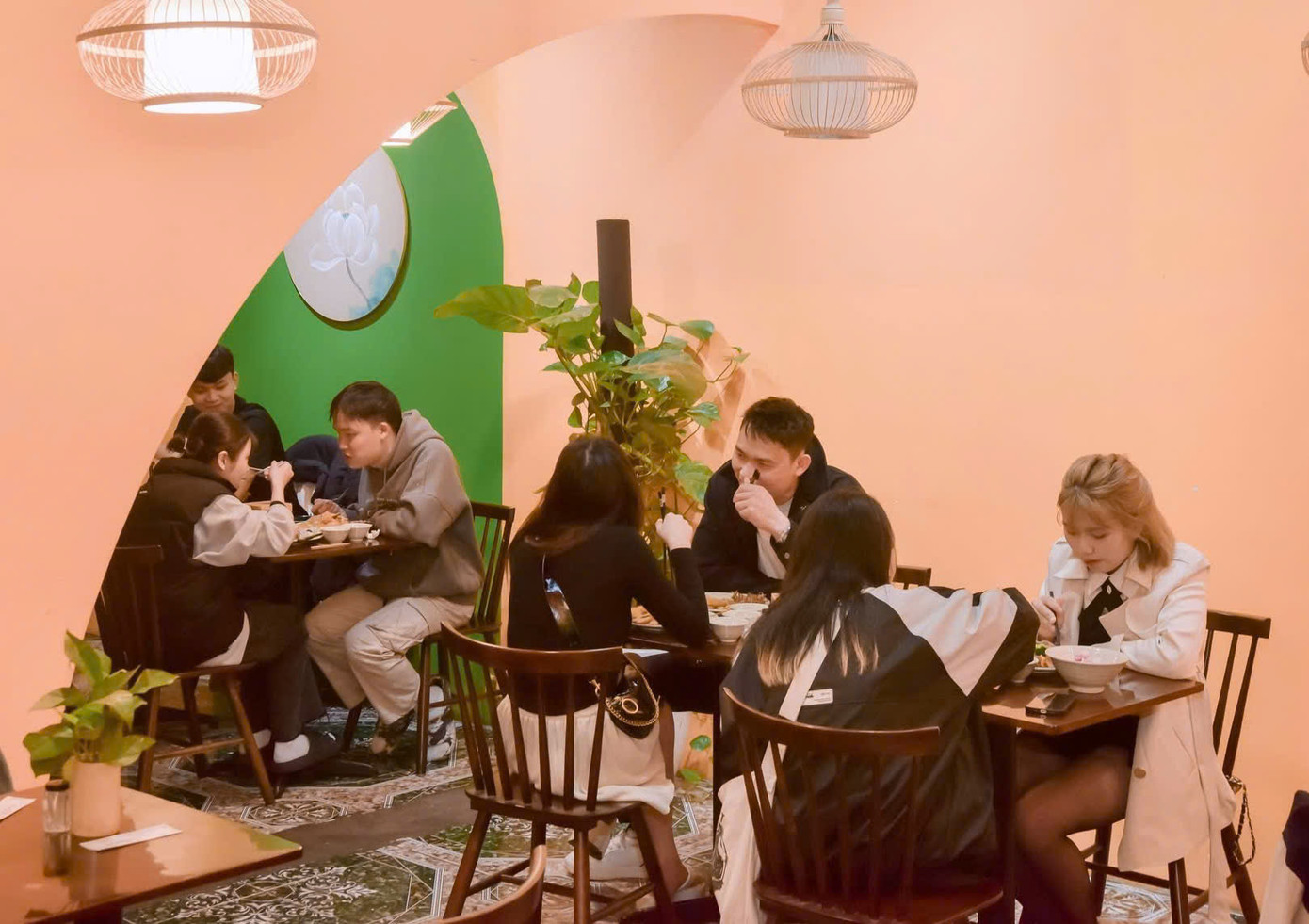 Giới trẻ chuộng ăn chay theo hình thức buffet (Ảnh: Hồng Hoa). Giới trẻ chuộng ăn chay theo hình thức buffet (Ảnh: Hồng Hoa).