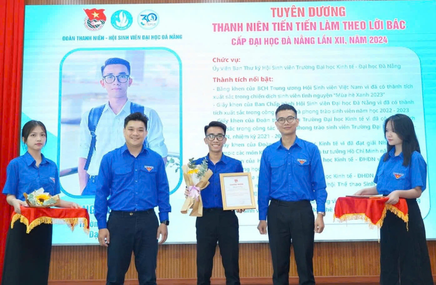 Duy đạt danh hiệu Thanh niên tiên tiến làm theo lời Bác lần thứ XII cấp Đại học Đà Nẵng và cấp Thành phố Đà Nẵng năm 2024. Duy đạt danh hiệu Thanh niên tiên tiến làm theo lời Bác lần thứ XII cấp Đại học Đà Nẵng và cấp Thành phố Đà Nẵng năm 2024.