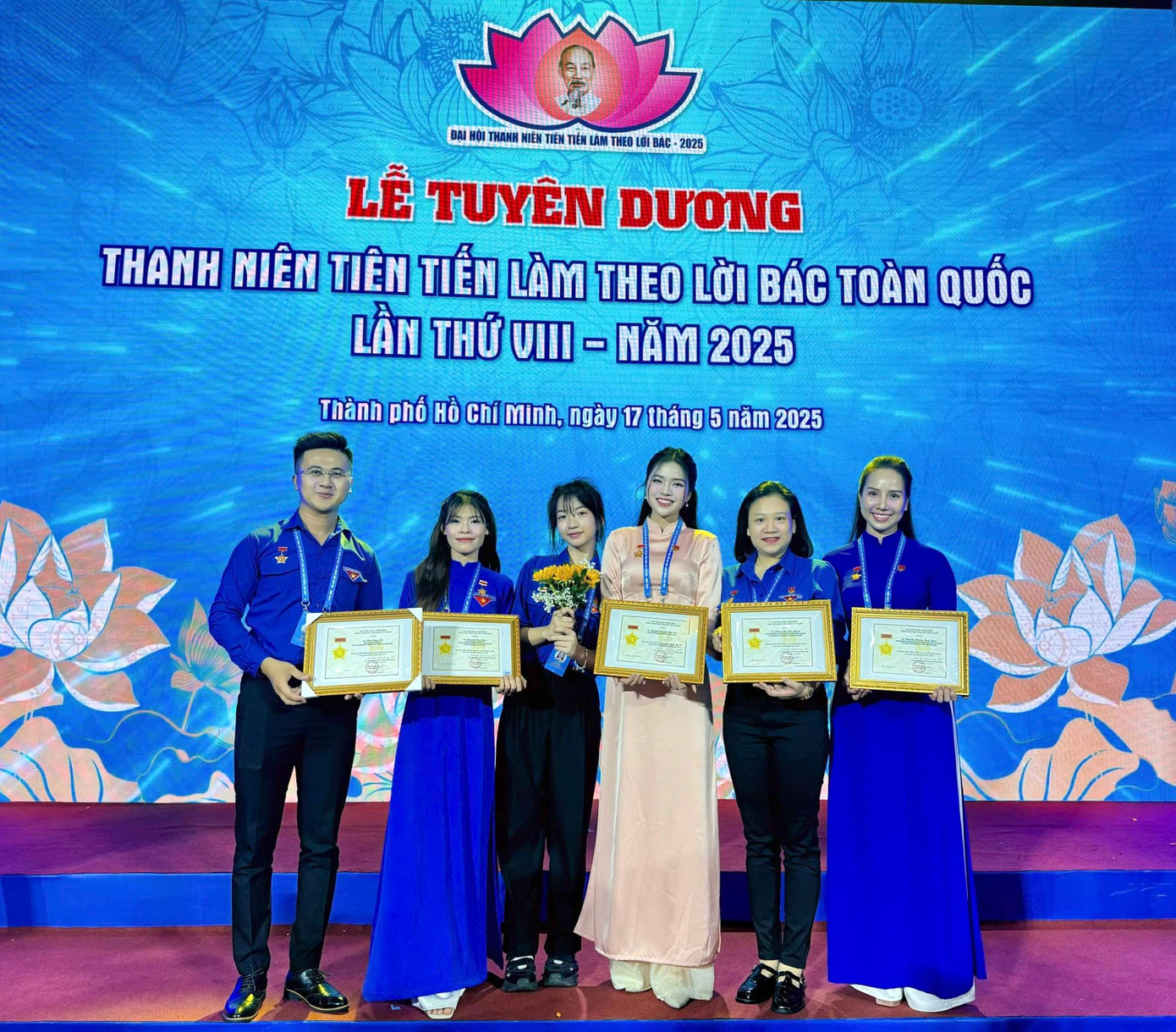 Ngọc Hân cùng đoàn đại biểu của thành phố Đà Nẵng nhận danh hiệu Thanh niên tiên tiến làm theo lời Bác toàn quốc năm 2025. Ngọc Hân cùng đoàn đại biểu của thành phố Đà Nẵng nhận danh hiệu Thanh niên tiên tiến làm theo lời Bác toàn quốc năm 2025.