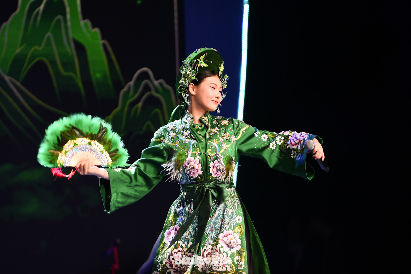 Với sự đầu tư kỹ lưỡng và công phu từ ban tổ chức, đặc biệt là chất lượng âm thanh, ánh sáng đỉnh cao của chương trình, các bạn học sinh tham gia biểu diễn như được tiếp thêm sức mạnh, được "chắp cánh" để thỏa sức tỏa sáng tài năng và niềm đam mê âm nhạc của mình trên sân khấu lớn.