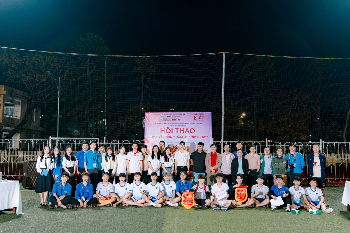 Tích cực tổ chức và tham gia nhiều chương trình, hoạt động cho đoàn viên sinh viên trong Khoa. Tích cực tổ chức và tham gia nhiều chương trình, hoạt động cho đoàn viên sinh viên trong Khoa.