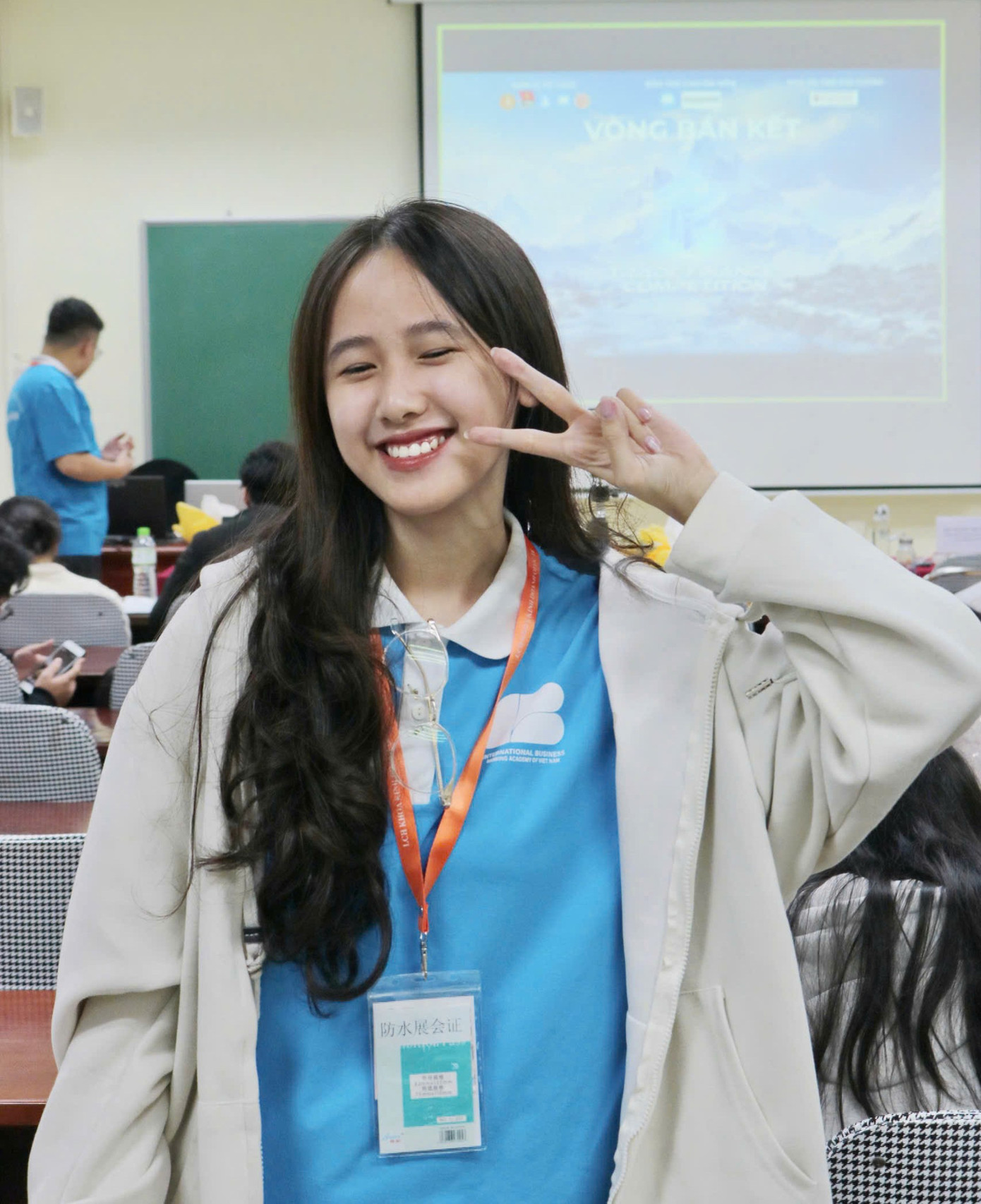 Mai Ngọc Anh, sinh viên năm nhất ngành Kinh doanh quốc tế, Học viện Ngân hàng. Mai Ngọc Anh, sinh viên năm nhất ngành Kinh doanh quốc tế, Học viện Ngân hàng.