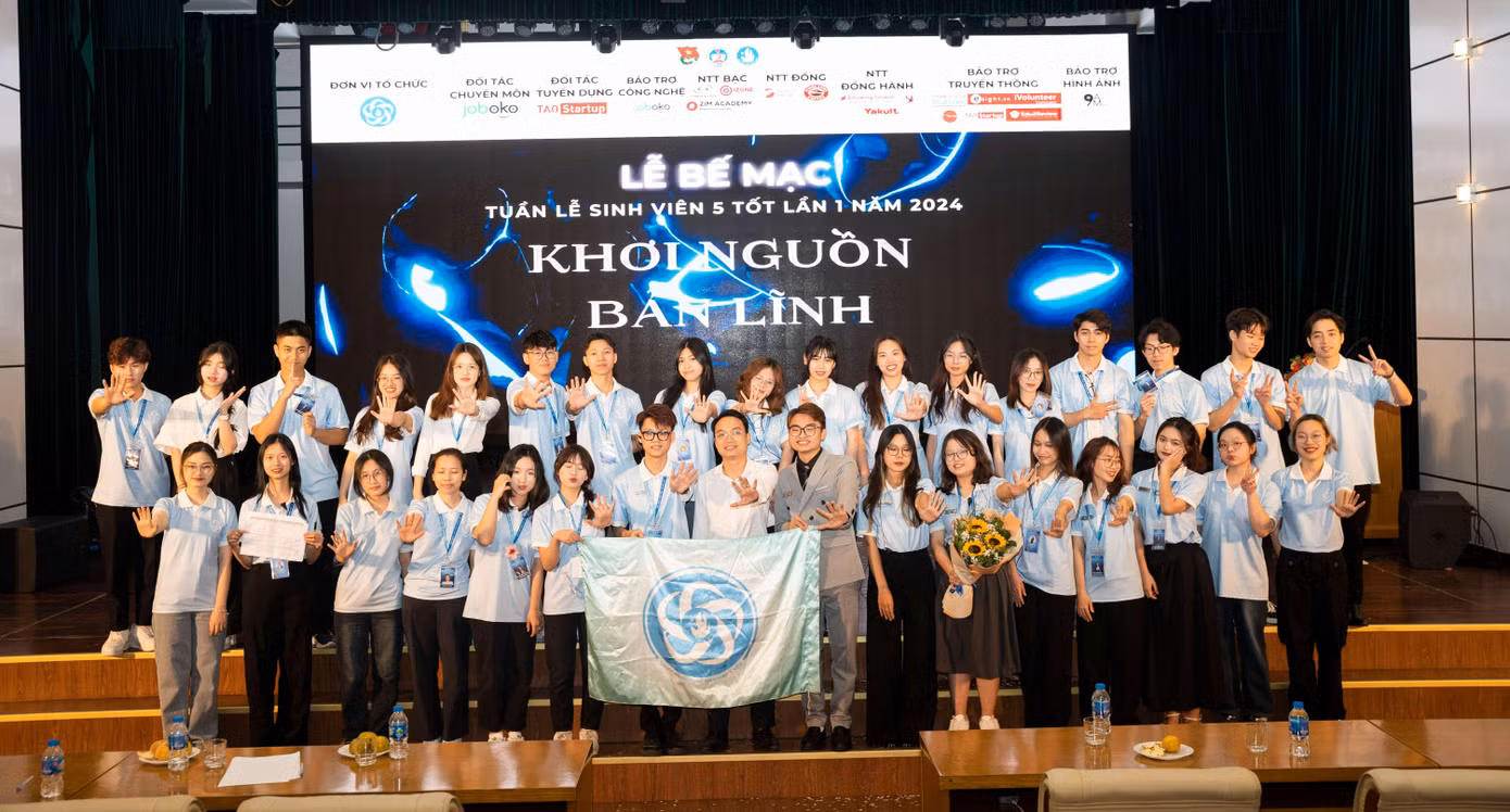Đỗ Anh Tuấn (đứng ngoài cùng bên trái hàng thứ hai) cùng Ban Phong trào Sinh viên 5 tốt - Đại học Kinh tế Quốc dân và các Câu lạc bộ, Tổ Đội khác trực thuộc Đoàn Thanh niên NEU, Hội Sinh viên NEU tổ chức thành công Tuần lễ Sinh viên 5 tốt năm học 2023-2024. Đỗ Anh Tuấn (đứng ngoài cùng bên trái hàng thứ hai) cùng Ban Phong trào Sinh viên 5 tốt - Đại học Kinh tế Quốc dân và các Câu lạc bộ, Tổ Đội khác trực thuộc Đoàn Thanh niên NEU, Hội Sinh viên NEU tổ chức thành công Tuần lễ Sinh viên 5 tốt năm học 2023-2024.