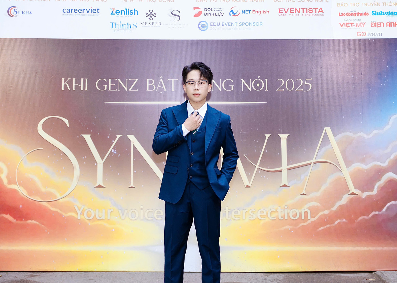 Ngoài ra, chàng trai Giáy này cũng luôn biết cách cân bằng giữa việc học tập chuyên cần, luyện tập thể thao và tham gia các hoạt động câu lạc bộ.