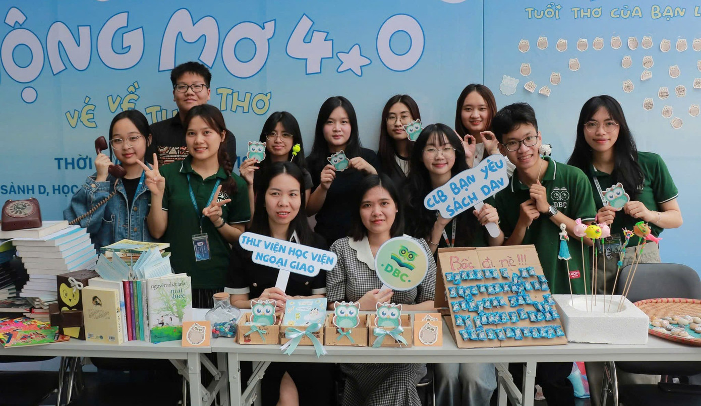 Minh Châu cùng CLB DBC tham gia Ban Tổ chức chuỗi hoạt động lan tỏa văn hóa đọc đến các bạn trẻ. Minh Châu cùng CLB DBC tham gia Ban Tổ chức chuỗi hoạt động lan tỏa văn hóa đọc đến các bạn trẻ.