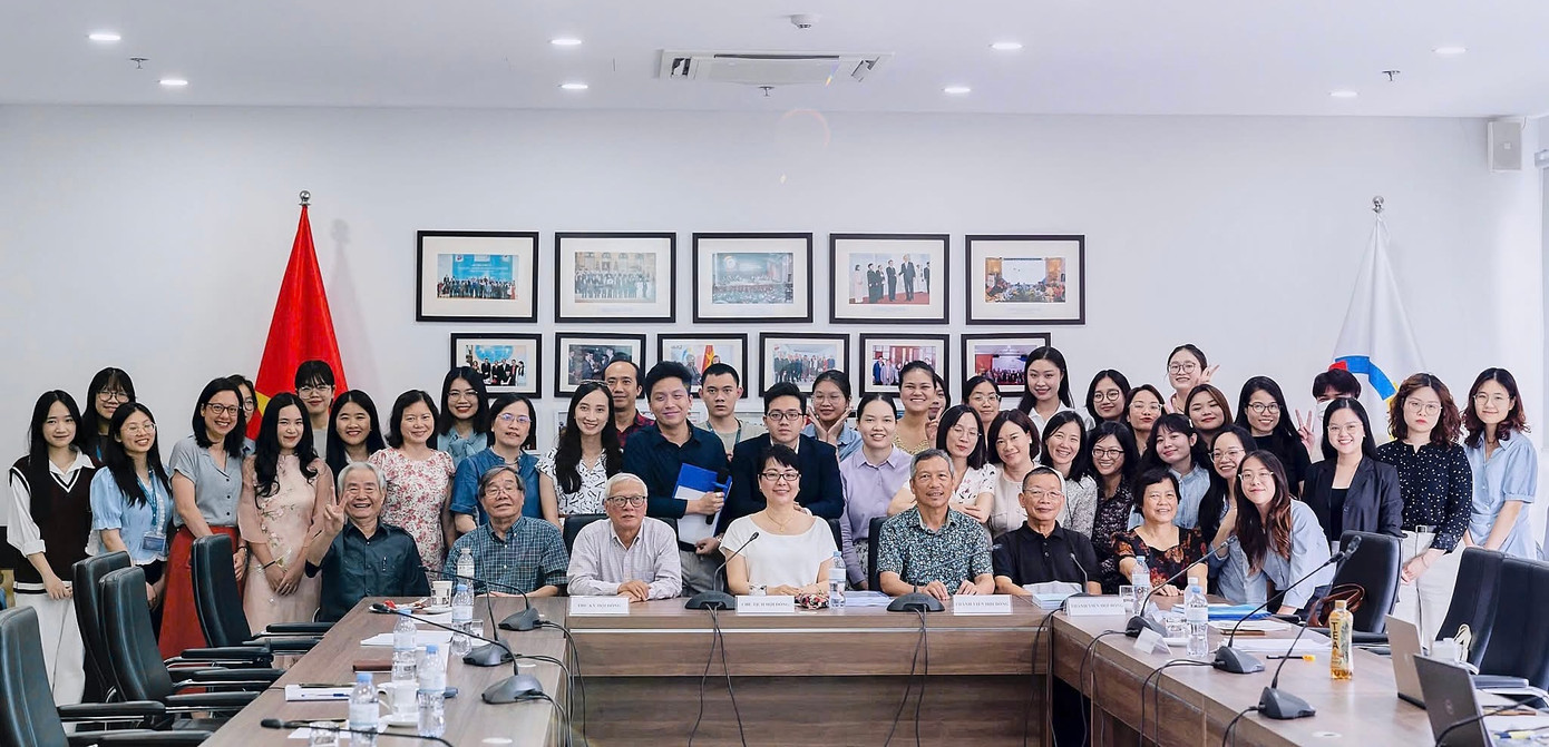 Giảng viên, sinh viên Khoa Tiếng Anh tại Hội thảo về Đổi mới phương pháp giảng dạy Tiếng Anh và nghiên cứu ngôn ngữ ứng dụng. Giảng viên, sinh viên Khoa Tiếng Anh tại Hội thảo về Đổi mới phương pháp giảng dạy Tiếng Anh và nghiên cứu ngôn ngữ ứng dụng.