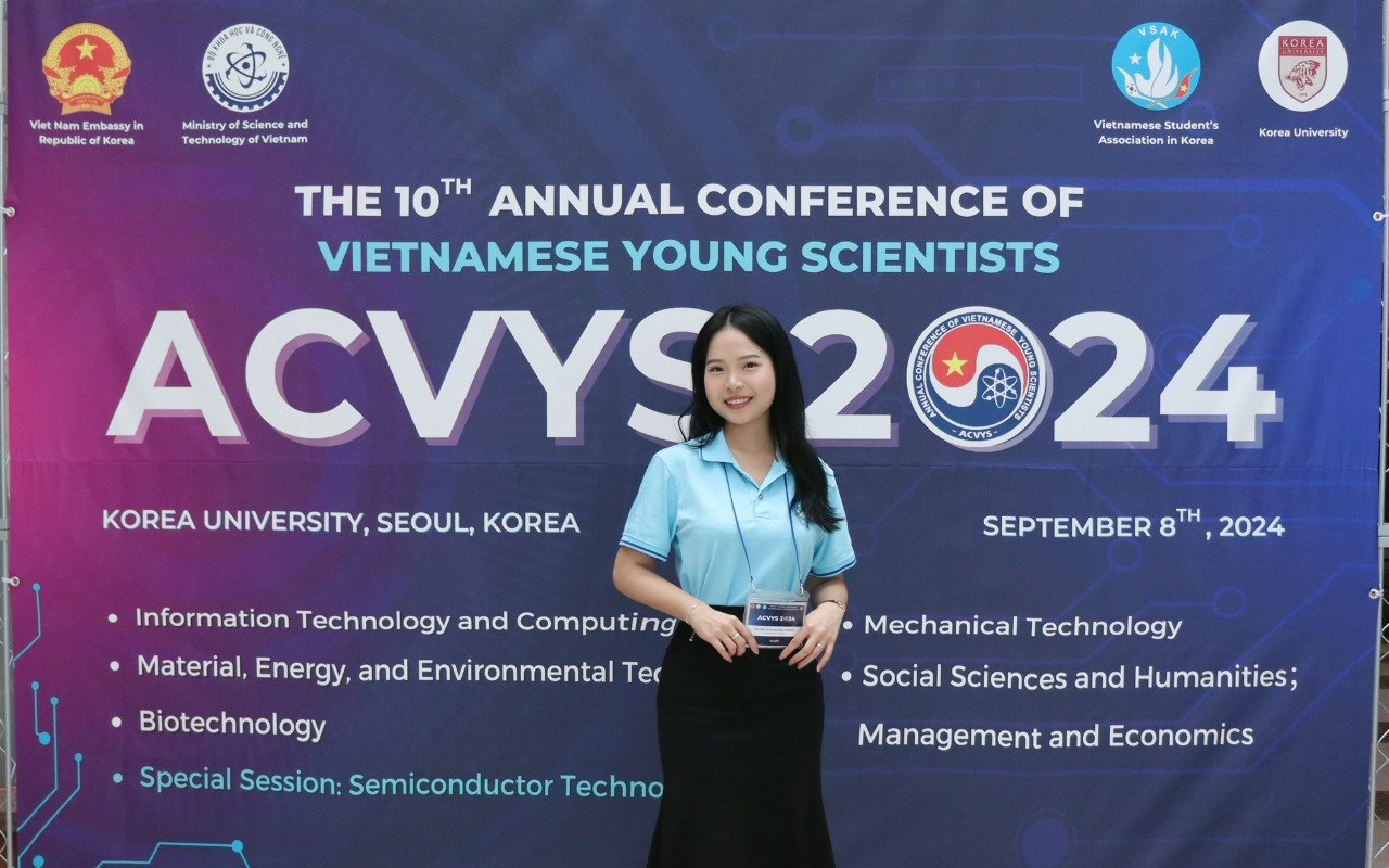 Tại Hội thảo các nhà khoa học trẻ Việt Nam tại Hàn Quốc lần thứ 10 - ACVYS 2024 vào tháng 9/2024. Tại Hội thảo các nhà khoa học trẻ Việt Nam tại Hàn Quốc lần thứ 10 - ACVYS 2024 vào tháng 9/2024.