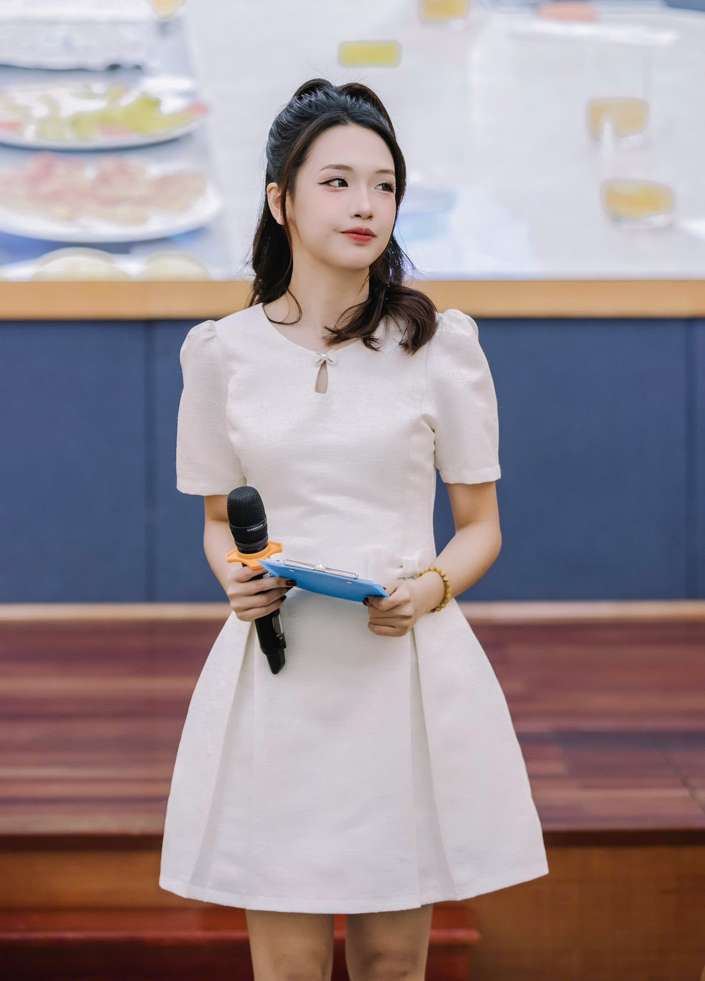 Đỗ Phan Thu Hằng (sinh năm 2001) đang làm việc tại FPT Software. Đỗ Phan Thu Hằng (sinh năm 2001) đang làm việc tại FPT Software.