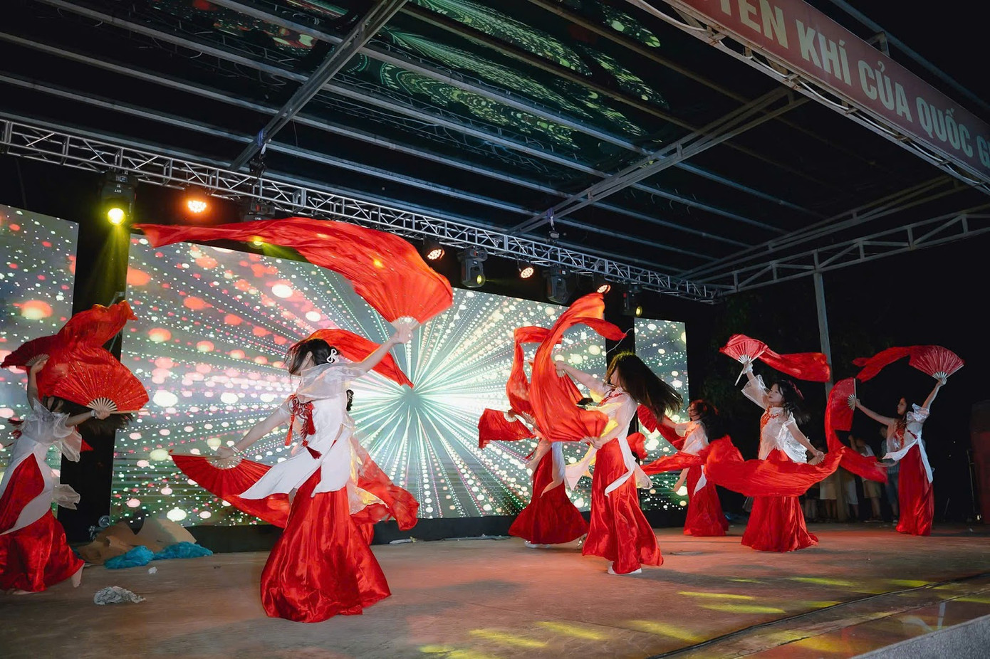 Tiết mục biểu diễn do Quỳnh Trang trực tiếp dàn dựng.