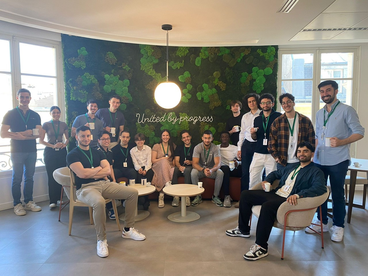 Ngọc Trường trong buổi gặp gỡ các thực tập sinh tại Quỹ phòng hộ định lượng - công ty Capital Fund Management (CFM) Paris, Pháp.