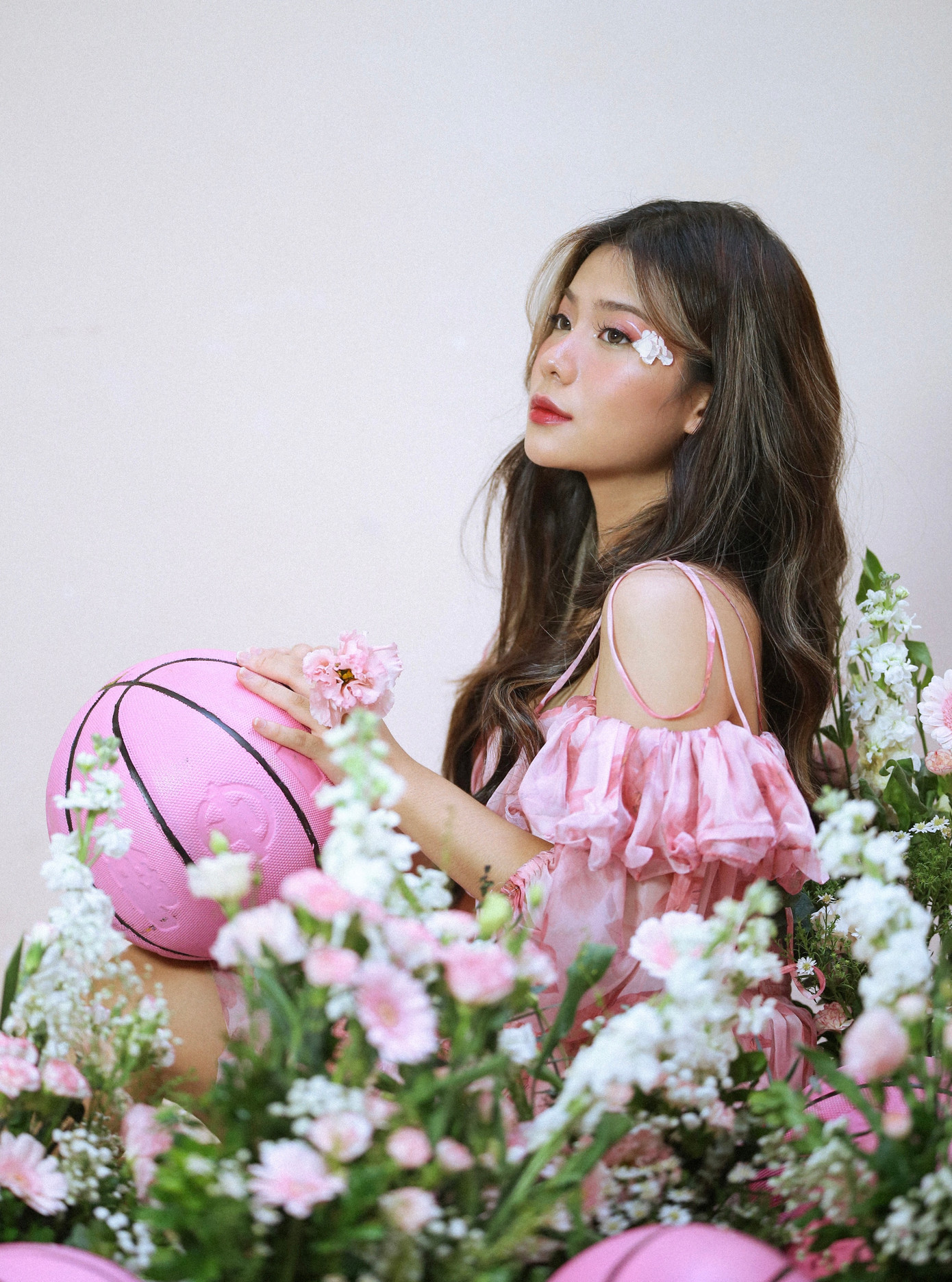 Minh Hà định vị bản thân như một “người lao động số điển hình” của thế hệ Gen Z Việt Nam. Minh Hà định vị bản thân như một “người lao động số điển hình” của thế hệ Gen Z Việt Nam.