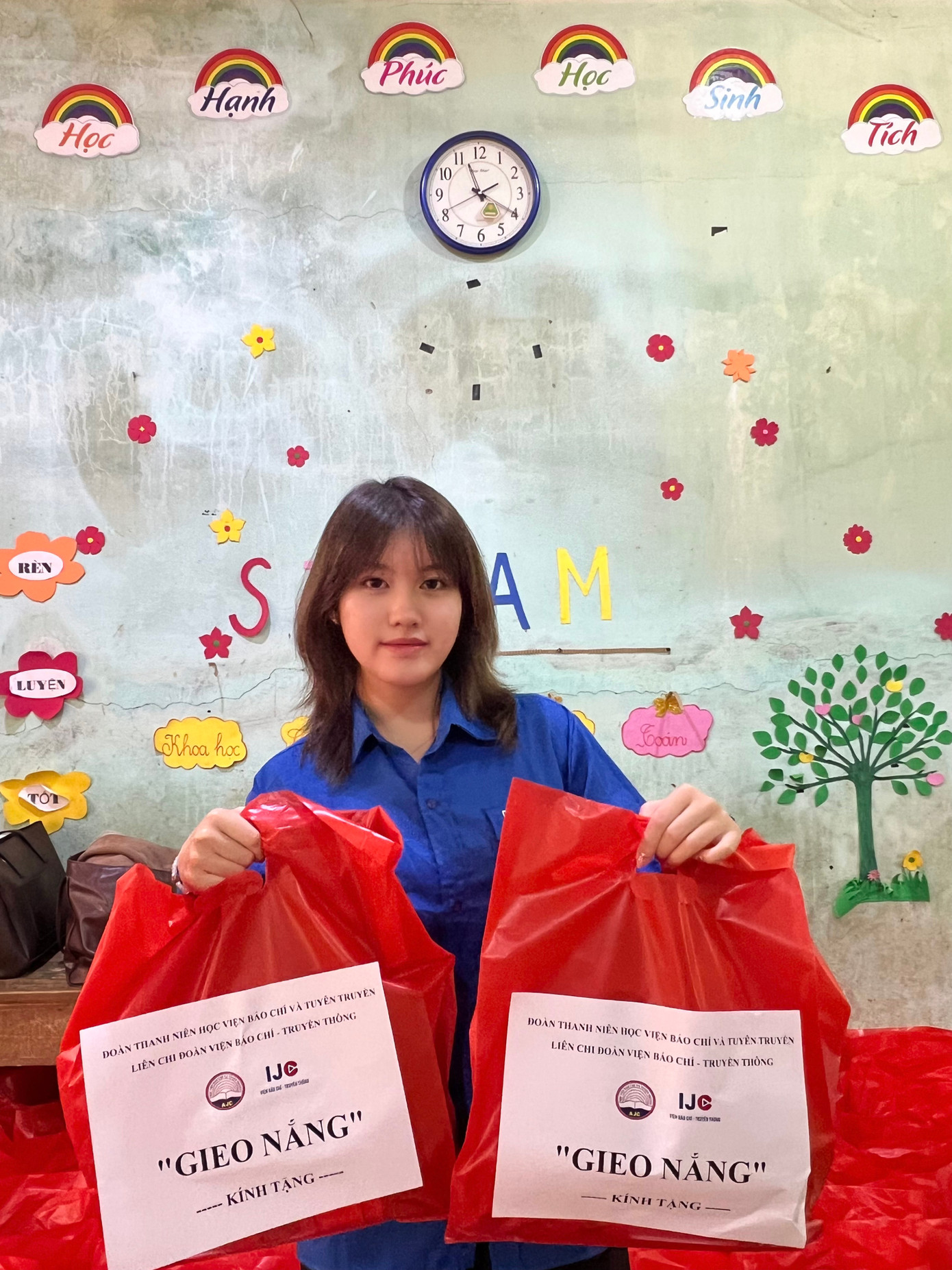 Linh chia sẻ: “Thiện nguyện không phải để chứng tỏ mình giàu hơn người khác mà là để tìm thấy mình sau mỗi chuyến đi.”