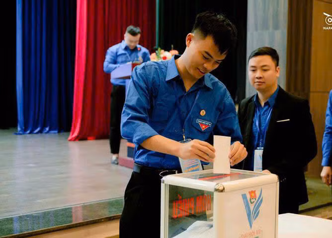 Việt Hưng hy vọng các bạn sinh viên với tuổi trẻ thanh niên, hãy can đảm ước mơ, hãy không ngừng nỗ lực, và hãy sống với một tinh thần sẵn sàng cho đi.