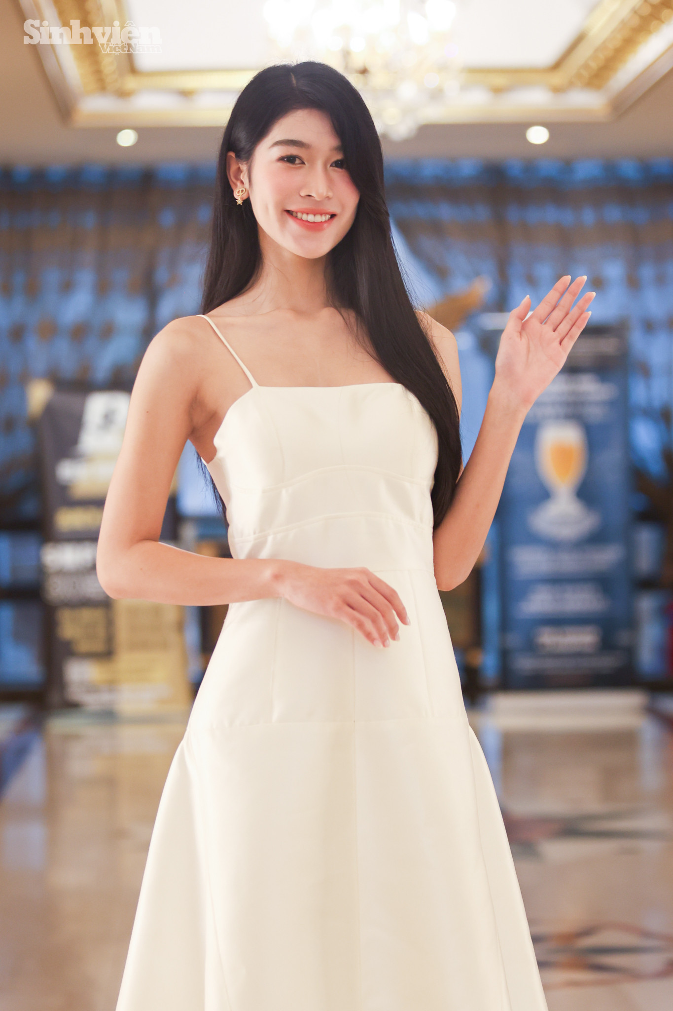 Thí sinh Nguyễn Thanh Thảo (sinh năm 2006) đến từ Học viện Ngoại giao gây ấn tượng mạnh với chiều cao nổi bật 1,73m cùng khả năng sử dụng thành thạo hai ngoại ngữ: tiếng Anh và tiếng Pháp. Thanh Thảo bày tỏ sự ngưỡng mộ đối với vẻ đẹp kết hợp hài hòa giữa yếu tố truyền thống và tri thức của các hoa hậu Việt Nam. Đó cũng chính là động lực để cô quyết định thử sức tại cuộc thi nhan sắc uy tín này. Thí sinh Nguyễn Thanh Thảo (sinh năm 2006) đến từ Học viện Ngoại giao gây ấn tượng mạnh với chiều cao nổi bật 1,73m cùng khả năng sử dụng thành thạo hai ngoại ngữ: tiếng Anh và tiếng Pháp. Thanh Thảo bày tỏ sự ngưỡng mộ đối với vẻ đẹp kết hợp hài hòa giữa yếu tố truyền thống và tri thức của các hoa hậu Việt Nam. Đó cũng chính là động lực để cô quyết định thử sức tại cuộc thi nhan sắc uy tín này.