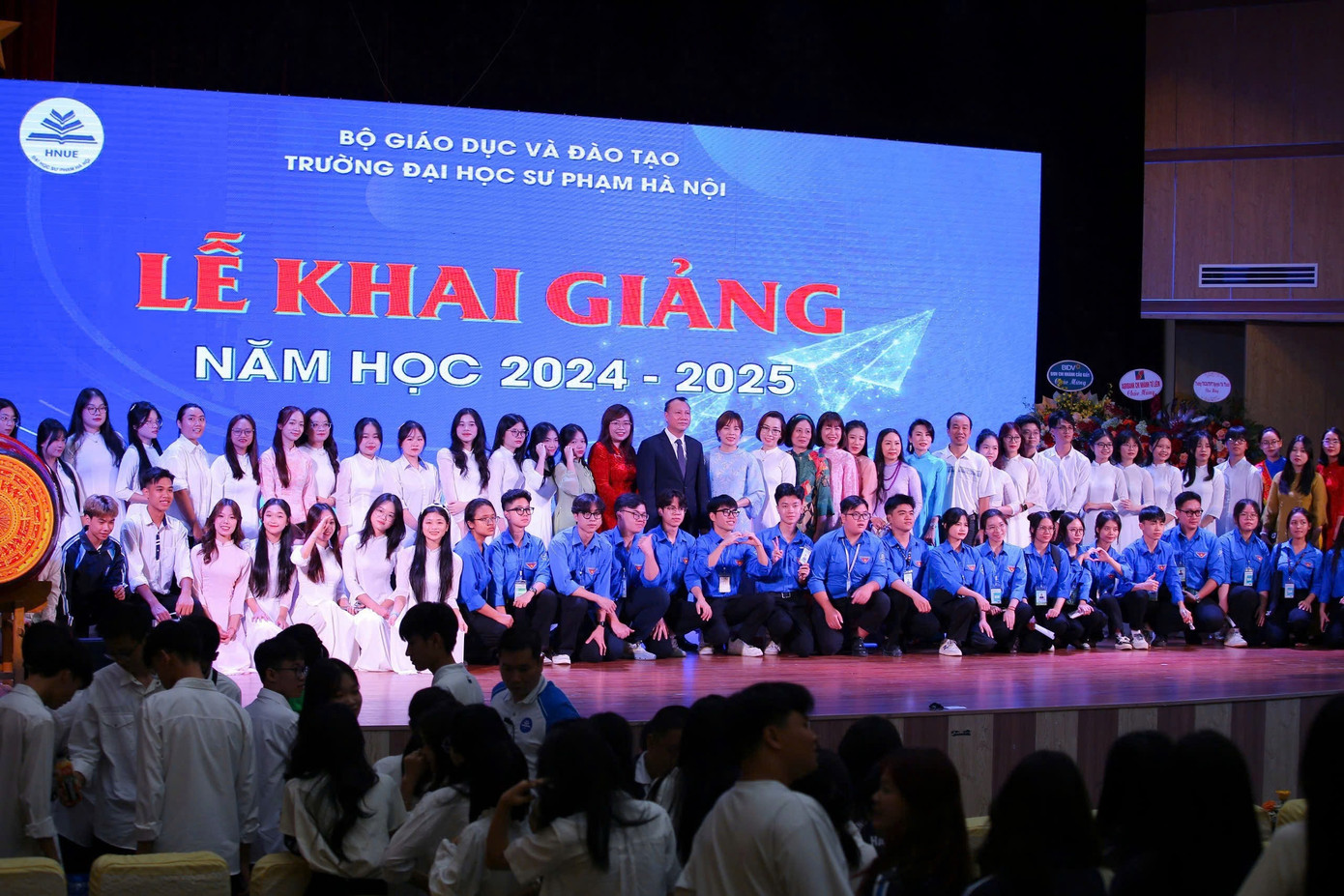 Huệ My dự lễ khai giảng tại Trường Đại học Sư phạm Hà Nội. Huệ My dự lễ khai giảng tại Trường Đại học Sư phạm Hà Nội.