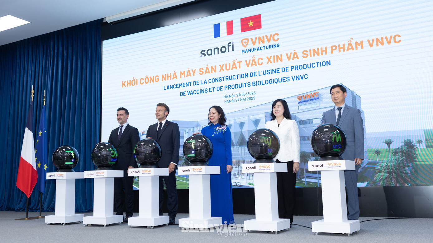 Tổng thống Pháp Emmanuel Macron và Phó Chủ tịch nước Võ Thị Ánh Xuân đã dự lễ và bấm nút khởi công dự án xây dựng Nhà máy sản xuất vaccine VNVC.