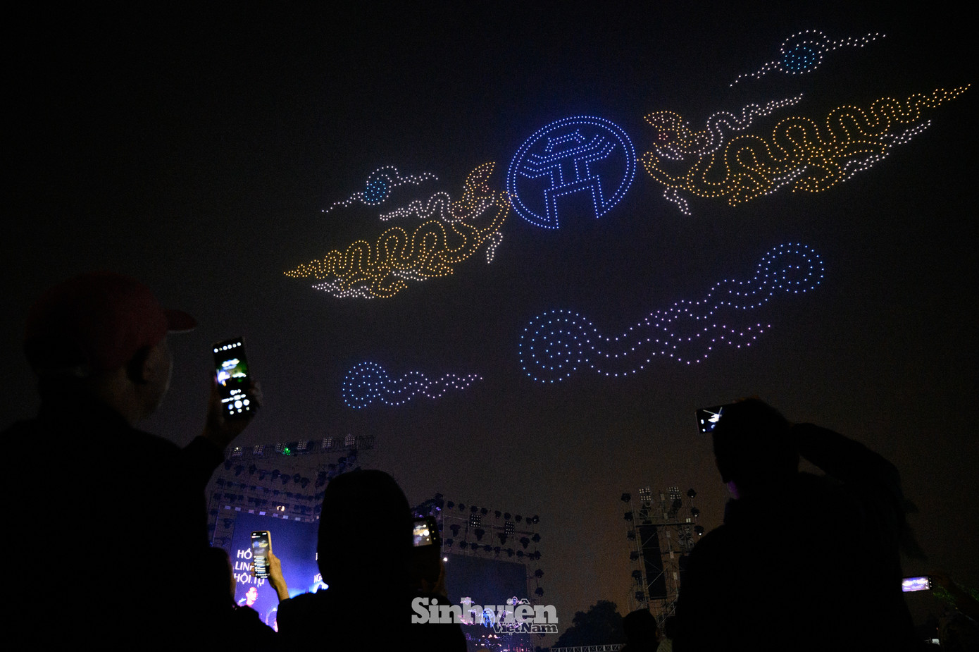 Lần đầu tiên tại Việt Nam, công nghệ drone light được sử dụng trên quy mô lớn với màn trình diễn lần đầu tiên của drone rồng thế hệ mới.