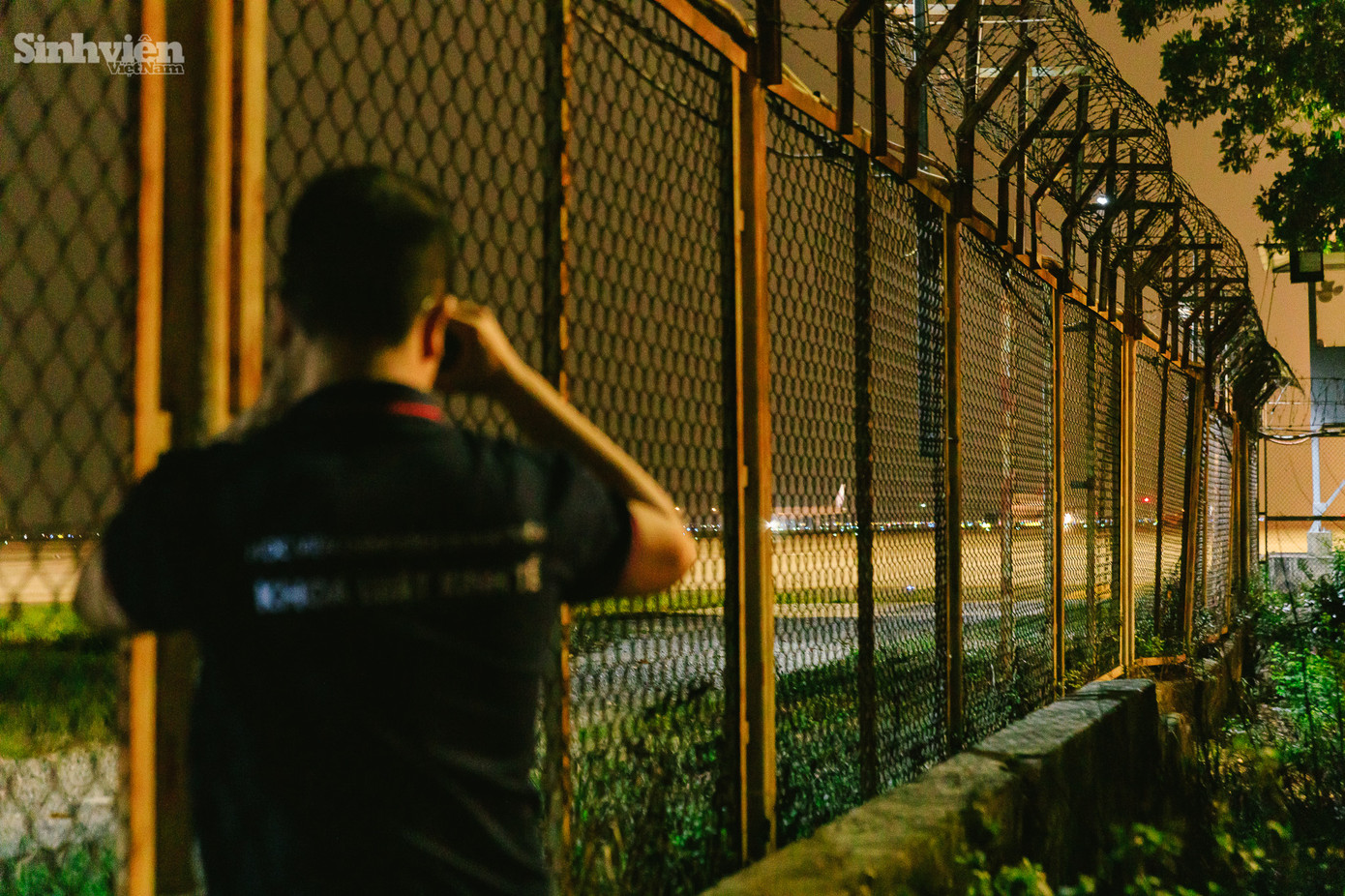 Trong chuyến thăm Việt Nam vào tháng 6 năm 2024, chuyên cơ của Tổng thống Putin hạ cánh vào khoảng 2 giờ 30 phút sáng. Ngay từ 22 giờ đêm hôm trước, tôi đã có mặt tại sân bay, một phần vì lo ngại các biện pháp an ninh nghiêm ngặt từ phía Nga. Đến ngày hôm sau, khi Tổng thống Putin rời Hà Nội vào lúc 23 giờ 30 phút đêm, tôi lại tiếp tục có mặt. Đó là lần duy nhất tôi đi chụp vào những khung giờ muộn như vậy, một trải nghiệm thực sự khó quên."