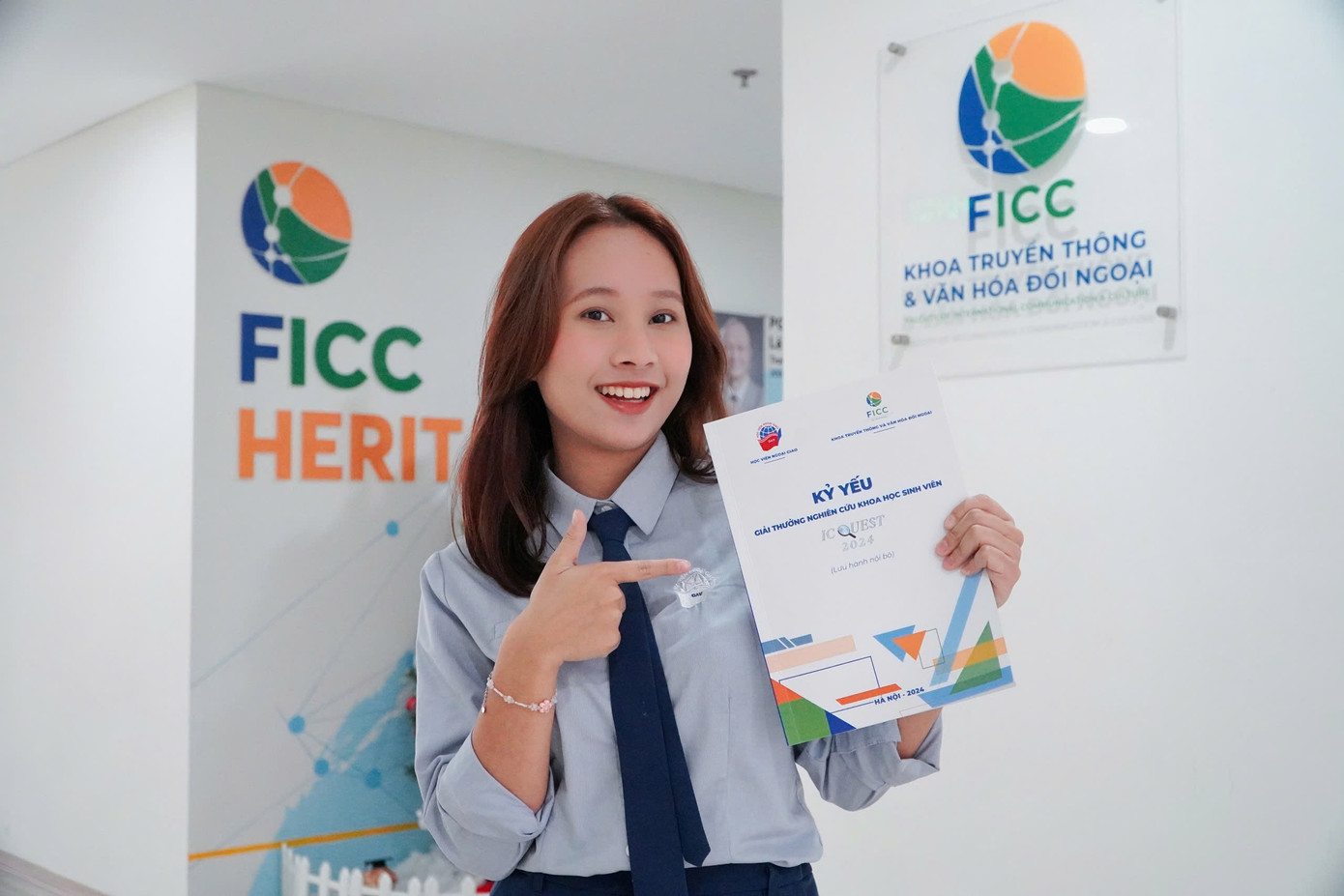 Tạ Tiểu Ngọc Trâm hiện đang là sinh viên Học viện Ngoại giao.