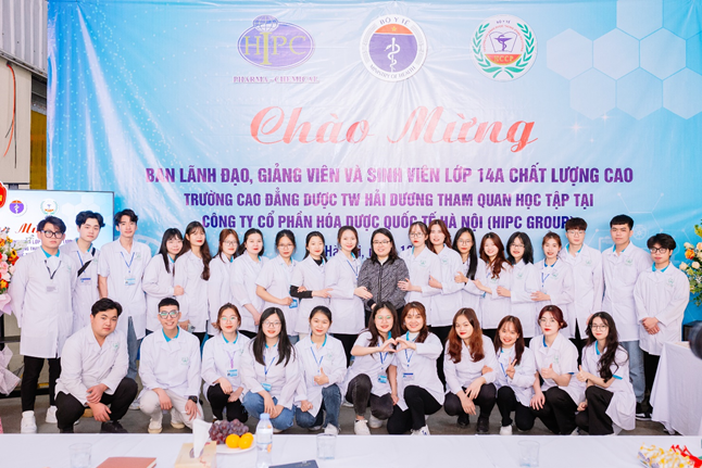 Sinh viên lớp định hướng chất lượng cao của nhà trường tham quan học tập tại Doanh nghiệp hợp tác với trường trong đào tạo, tuyển dụng. Sinh viên lớp định hướng chất lượng cao của nhà trường tham quan học tập tại Doanh nghiệp hợp tác với trường trong đào tạo, tuyển dụng.