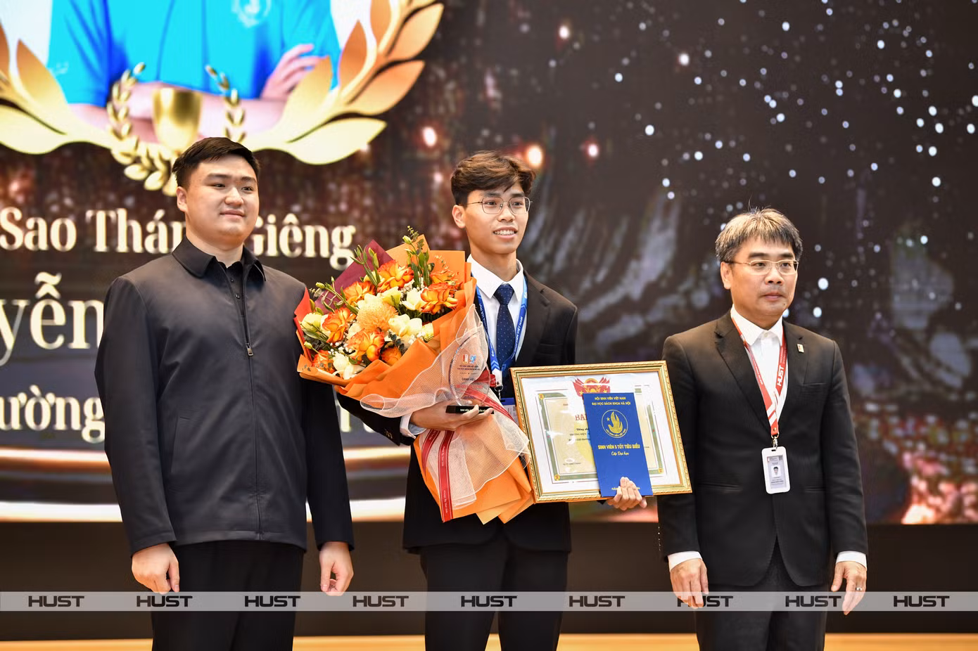 Đồng chí Nguyễn Tuấn Hùng đã xuất sắc ghi tên mình vào danh sách Sao Tháng Giêng 2024 – danh hiệu cao quý nhất dành cho cán bộ Hội Sinh viên toàn quốc. Đồng chí Nguyễn Tuấn Hùng đã xuất sắc ghi tên mình vào danh sách Sao Tháng Giêng 2024 – danh hiệu cao quý nhất dành cho cán bộ Hội Sinh viên toàn quốc.