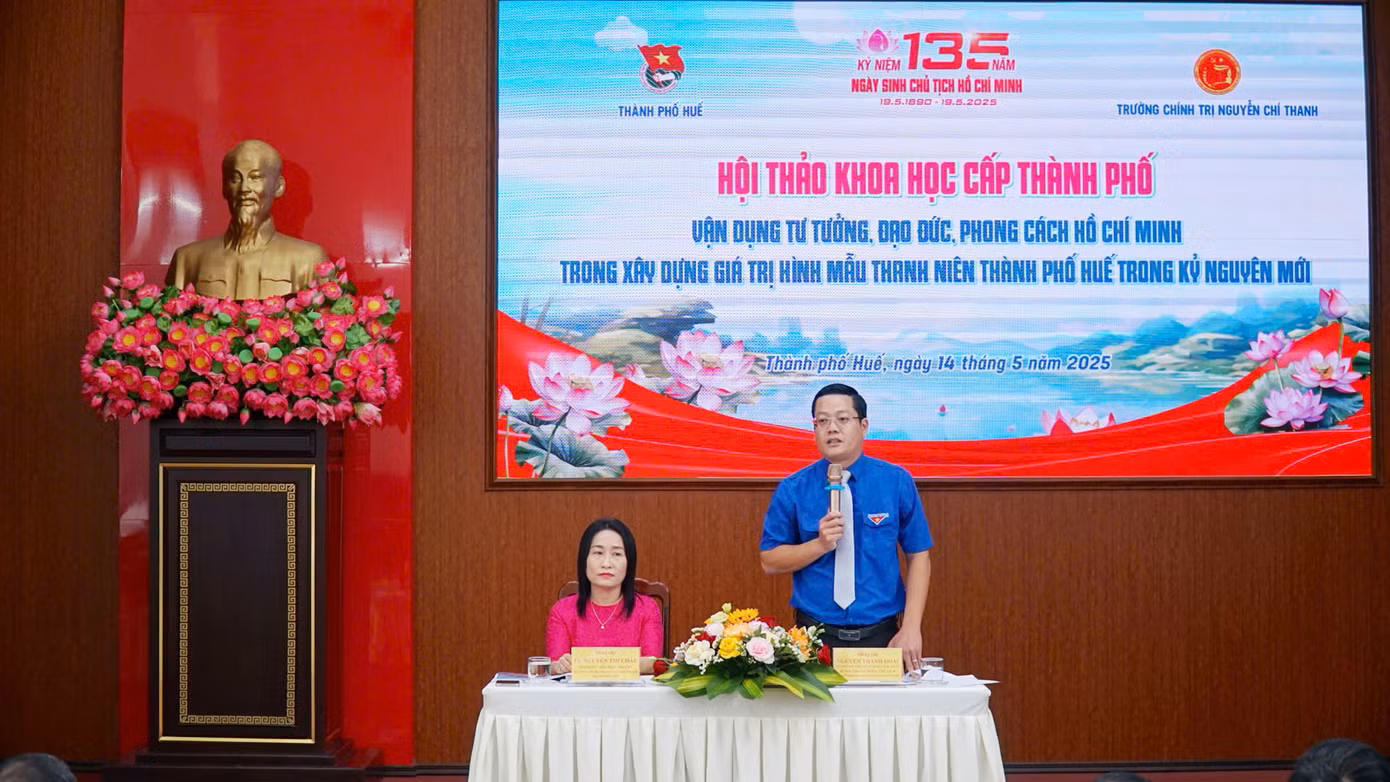 Bà Nguyễn Thị Châu - Thành ủy viên, Hiệu trưởng Trường Chính trị Nguyễn Chí Thanh và anh Nguyễn Thanh Hoài - UVBCH Trung ương Đoàn, Bí thư Thành đoàn Huế, Chủ tịch Hội LHTN Việt Nam thành phố đồng chủ trì Hội thảo.