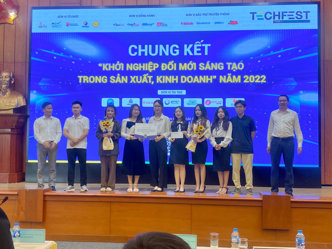 Hồng Ánh đạt giải Nhì tại Chung kết cuộc thi Khởi nghiệp đổi mới sáng tạo của Bộ Khoa học và công nghệ Việt Nam. Hồng Ánh đạt giải Nhì tại Chung kết cuộc thi Khởi nghiệp đổi mới sáng tạo của Bộ Khoa học và công nghệ Việt Nam.