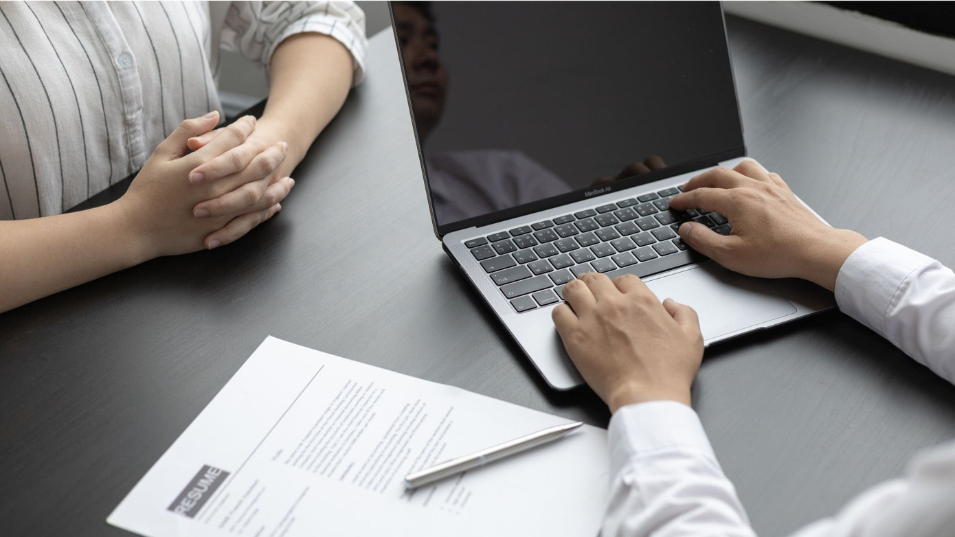 Nhiều sinh viên chia sẻ khó khăn lớn nhất trong việc viết CV đến từ việc thiếu kinh nghiệm, không biết nên viết gì trong CV. Nhiều sinh viên chia sẻ khó khăn lớn nhất trong việc viết CV đến từ việc thiếu kinh nghiệm, không biết nên viết gì trong CV.