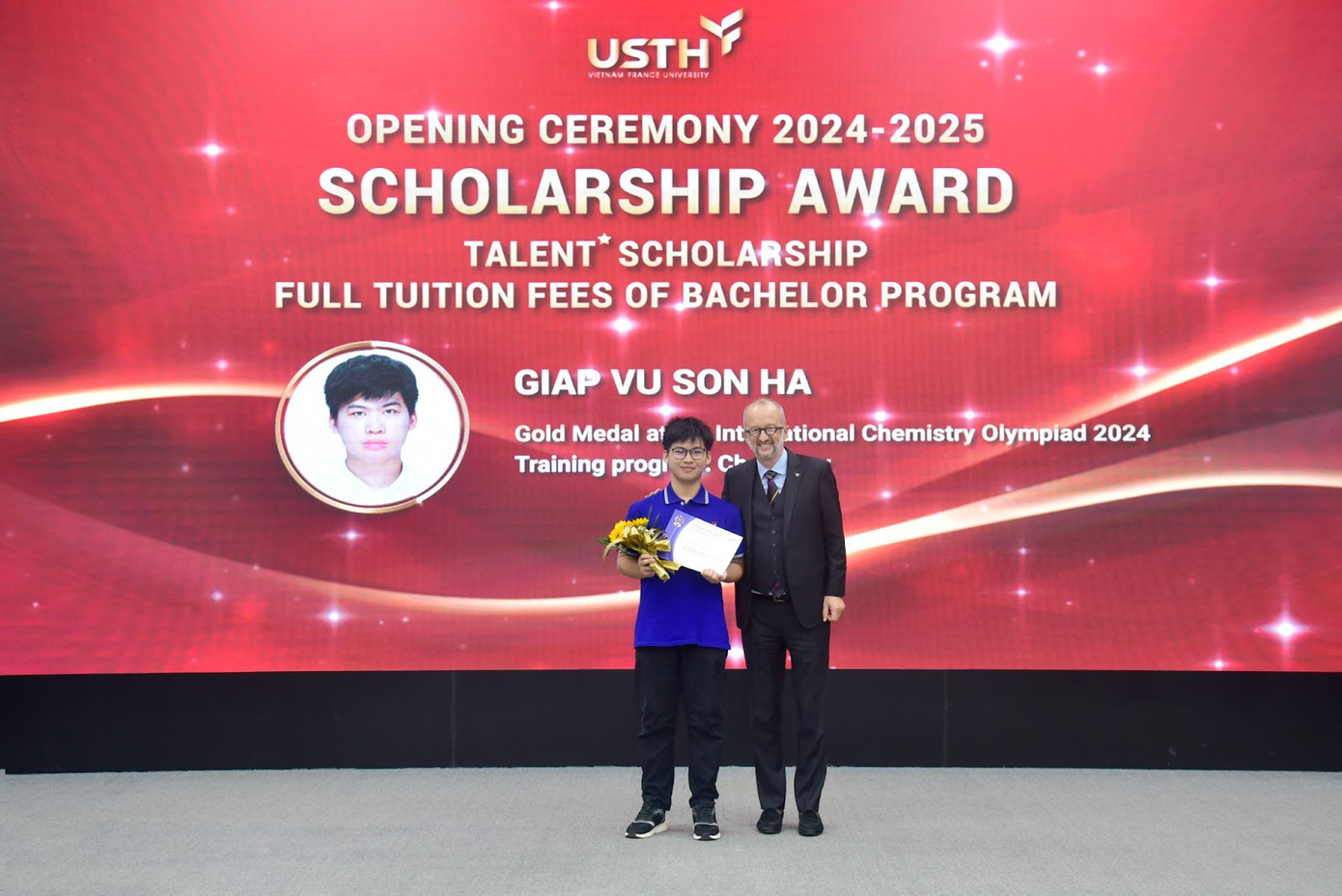 Giáp Vũ Sơn Hà được học bổng toàn phần chương trình Hóa học tại USTH. Giáp Vũ Sơn Hà được học bổng toàn phần chương trình Hóa học tại USTH.