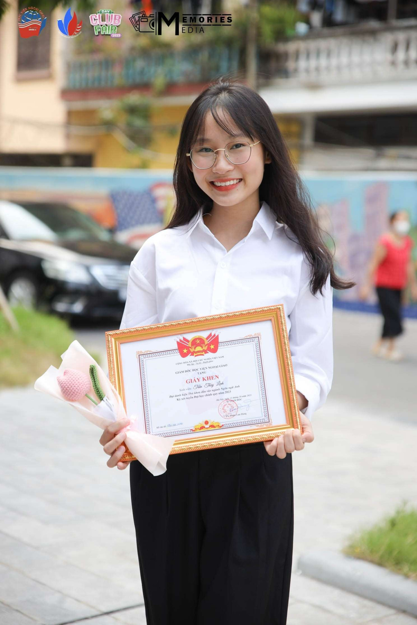 Trần Thùy Linh hiện là sinh viên ngành Ngôn ngữ Anh, Học viện Ngoại giao. Trần Thùy Linh hiện là sinh viên ngành Ngôn ngữ Anh, Học viện Ngoại giao.