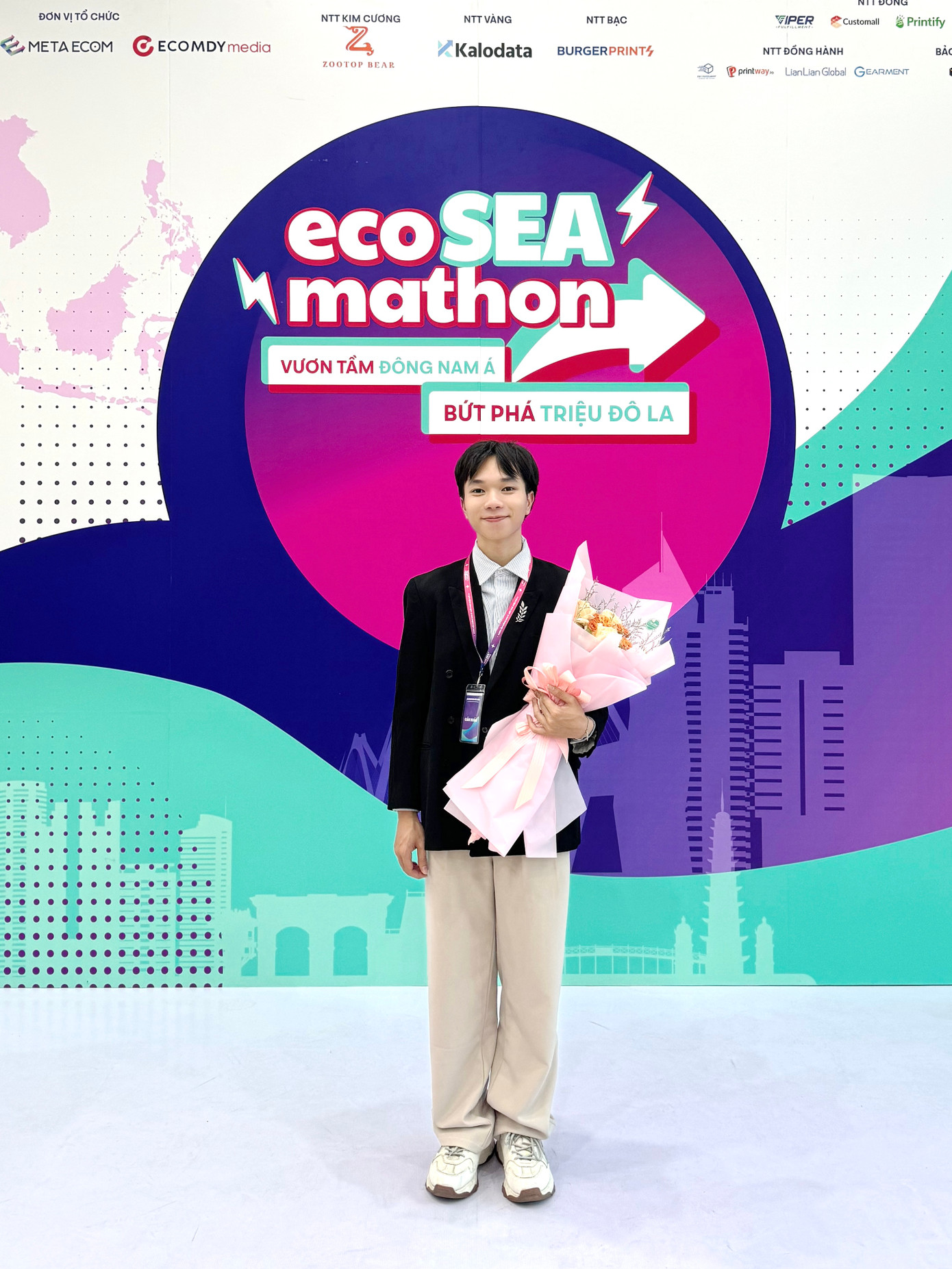 Anh Tuấn lọt Top 5 Ecomathon SEA 2024 - Cuộc thi bán hàng xuyên biên giới trên Tiktok và khu vực Đông Nam Á. Anh Tuấn lọt Top 5 Ecomathon SEA 2024 - Cuộc thi bán hàng xuyên biên giới trên Tiktok và khu vực Đông Nam Á.