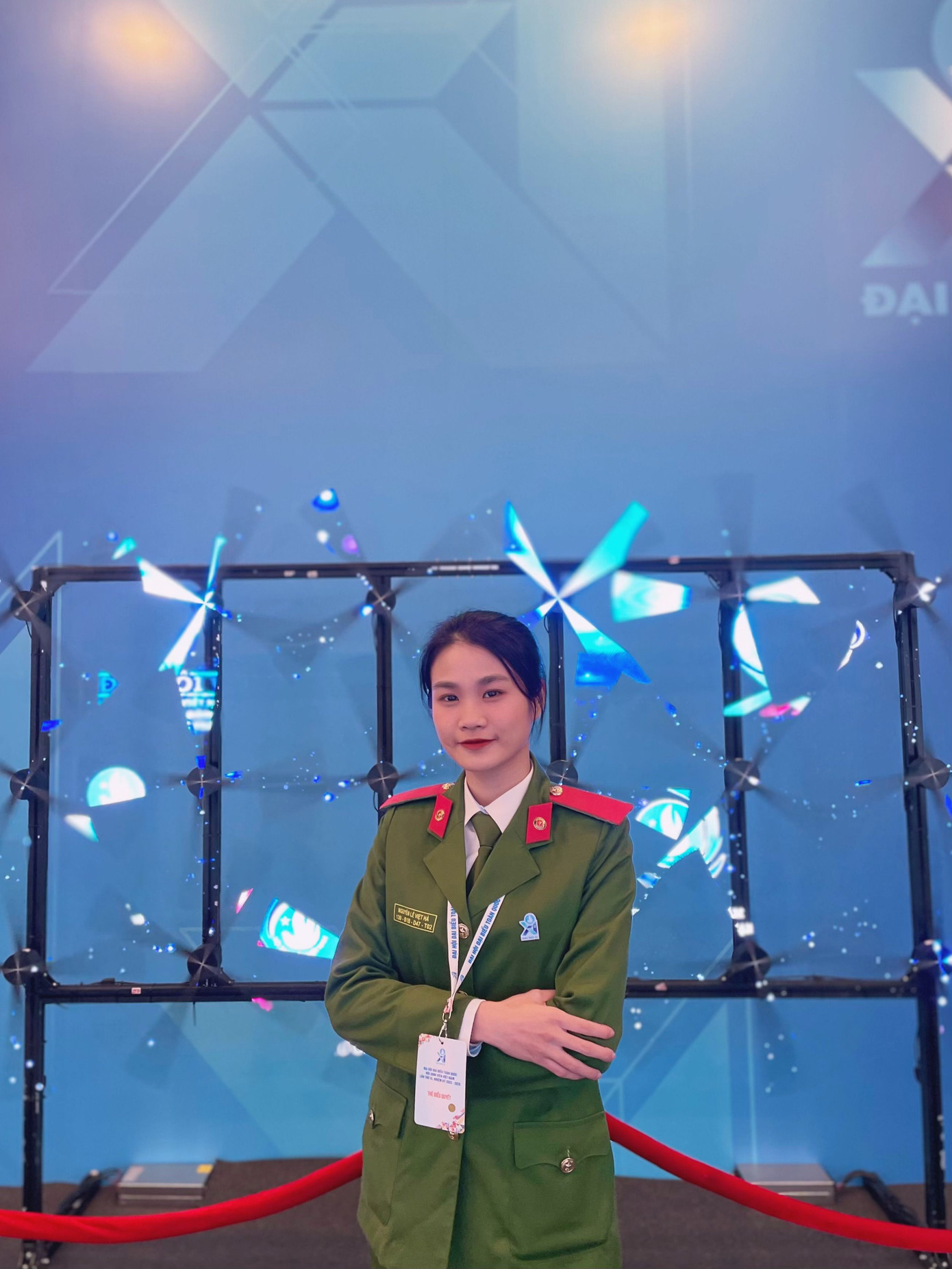 Nguyễn Lê Việt Hà là một tấm gương sáng của tuổi trẻ nhiệt huyết và cống hiến cho cộng đồng. Nguyễn Lê Việt Hà là một tấm gương sáng của tuổi trẻ nhiệt huyết và cống hiến cho cộng đồng.