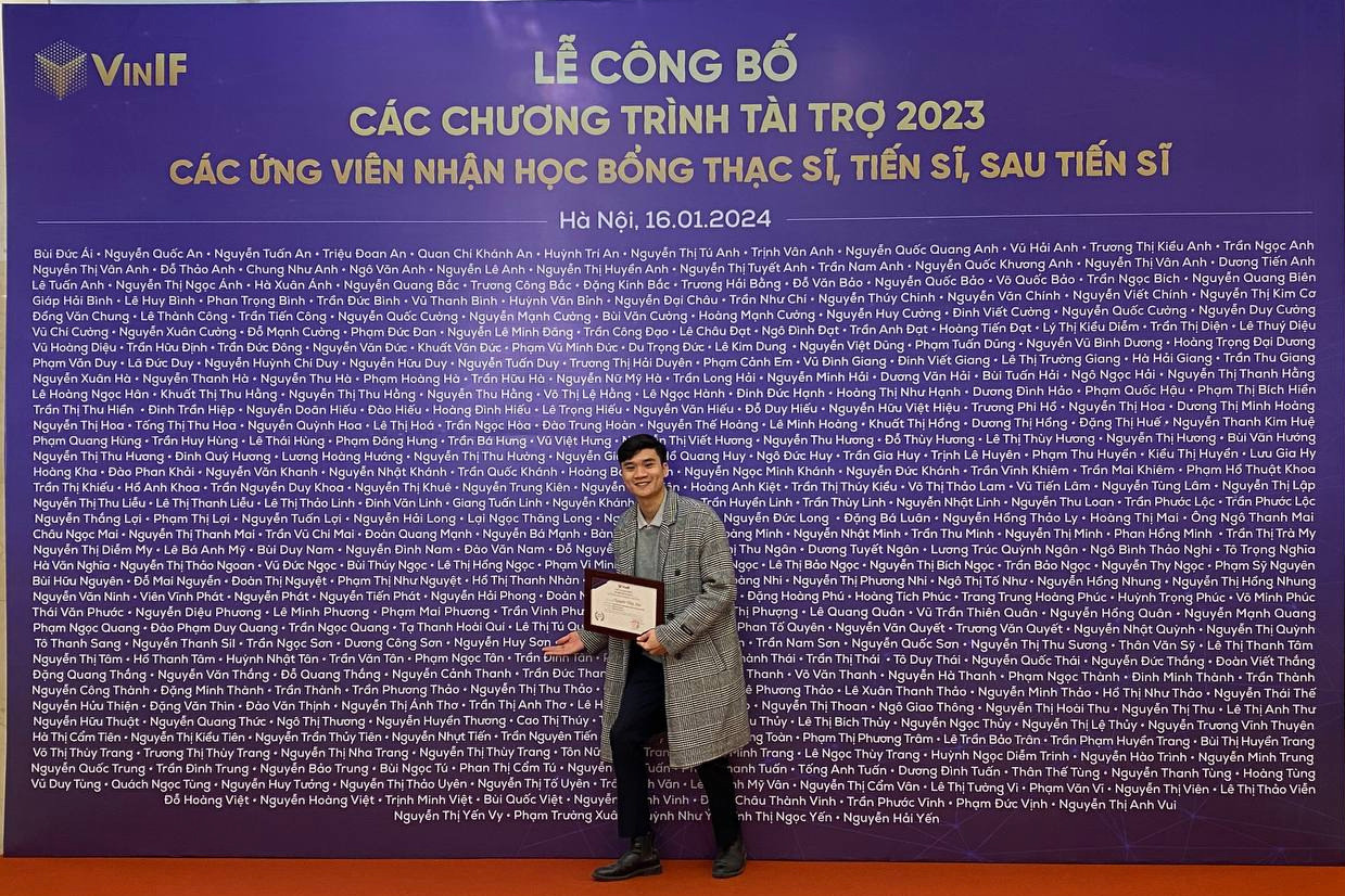 Giảng viên trẻ Huy Sơn mở đầu năm 2024 với niềm vui khi nhận được học bổng thạc sĩ. Giảng viên trẻ Huy Sơn mở đầu năm 2024 với niềm vui khi nhận được học bổng thạc sĩ.