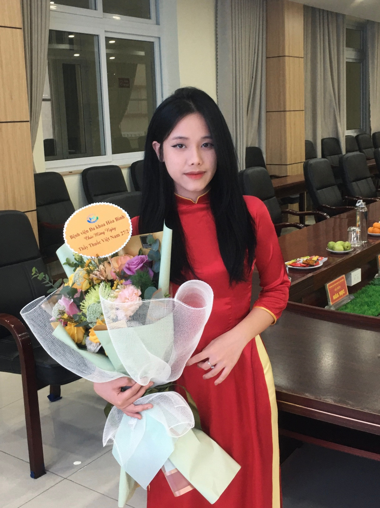 Lê Thị Ngọc, sinh viên năm cuối Trường Cao đẳng Dược Trung ương Hải Dương, là một gương mặt tiêu biểu với thành tích học tập và hoạt động sôi nổi.