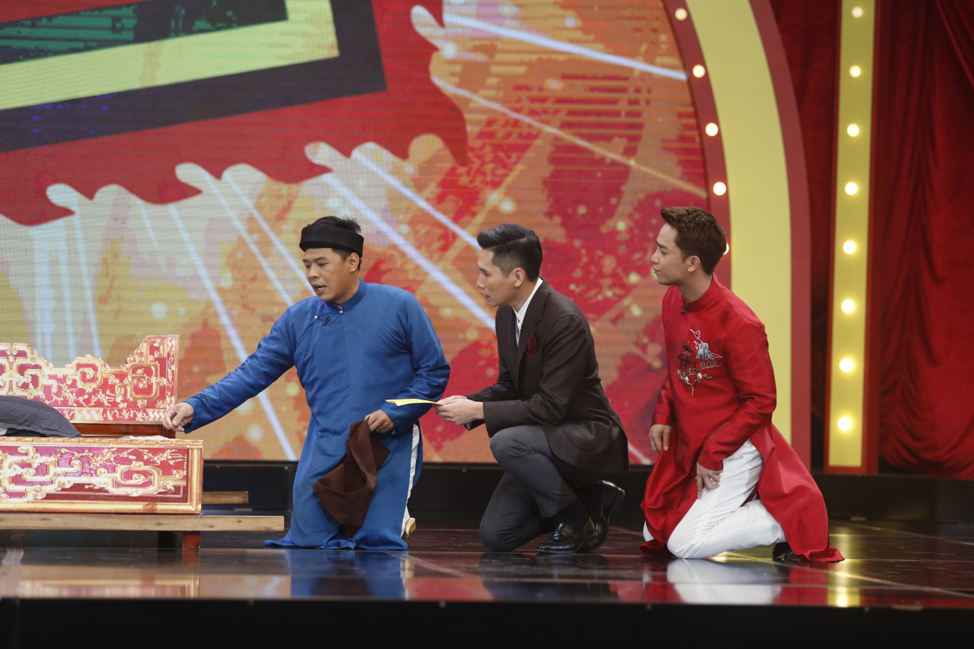 Không chỉ gây cười, “Gặp Nhau Cuối Tuần” 2025 còn lồng ghép nhiều thông điệp ý nghĩa về cuộc sống. Không chỉ gây cười, “Gặp Nhau Cuối Tuần” 2025 còn lồng ghép nhiều thông điệp ý nghĩa về cuộc sống.