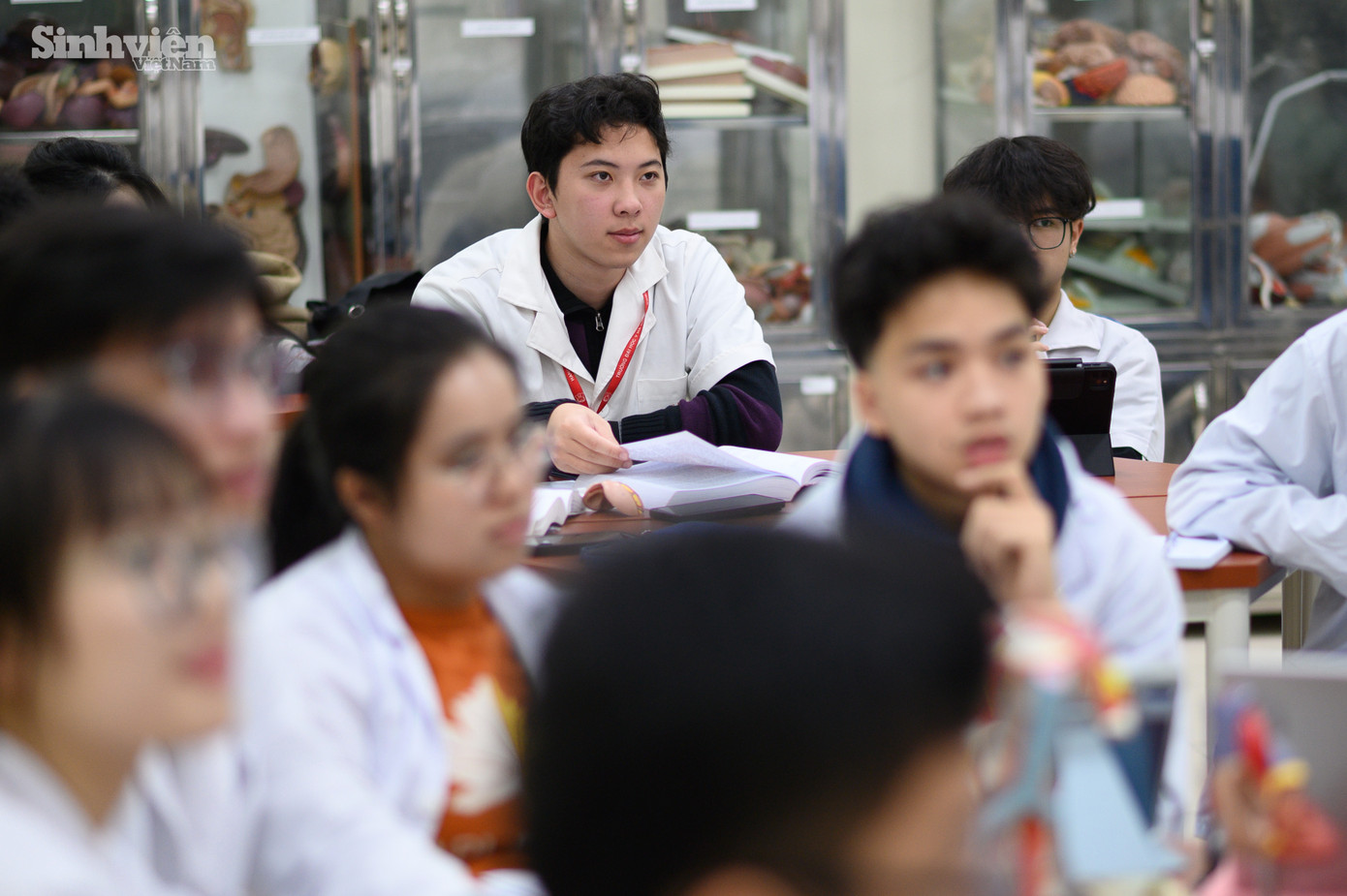 Sinh ra trong một gia đình có truyền thống y khoa, Bùi Quang Đức (19 tuổi), sinh viên năm hai ngành Y khoa tại Đại học Y Hà Nội, đã sớm nuôi dưỡng ước mơ trở thành bác sĩ.