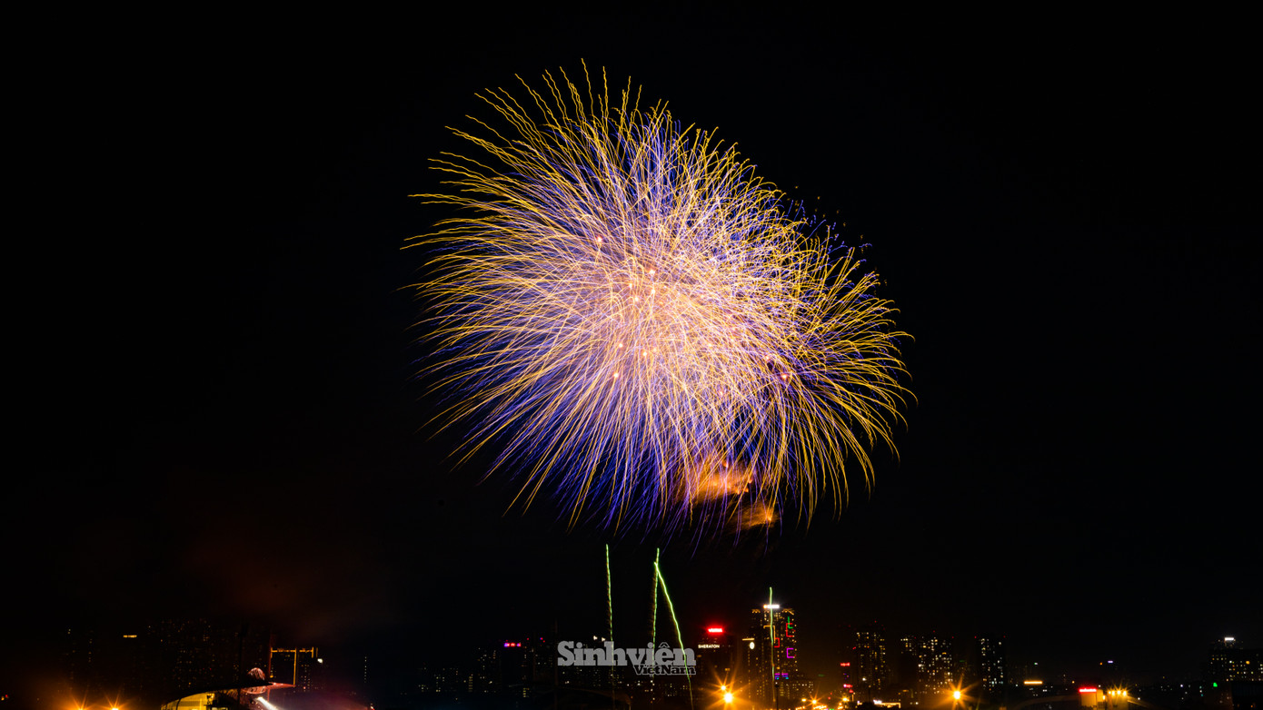 Hà Nội sẽ có đợt bắn pháo hoa thứ 2 kỷ niệm 50 năm Ngày Giải phóng miền Nam, thống nhất đất nước diễn ra tại công viên Thống Nhất, ngày 27/4.