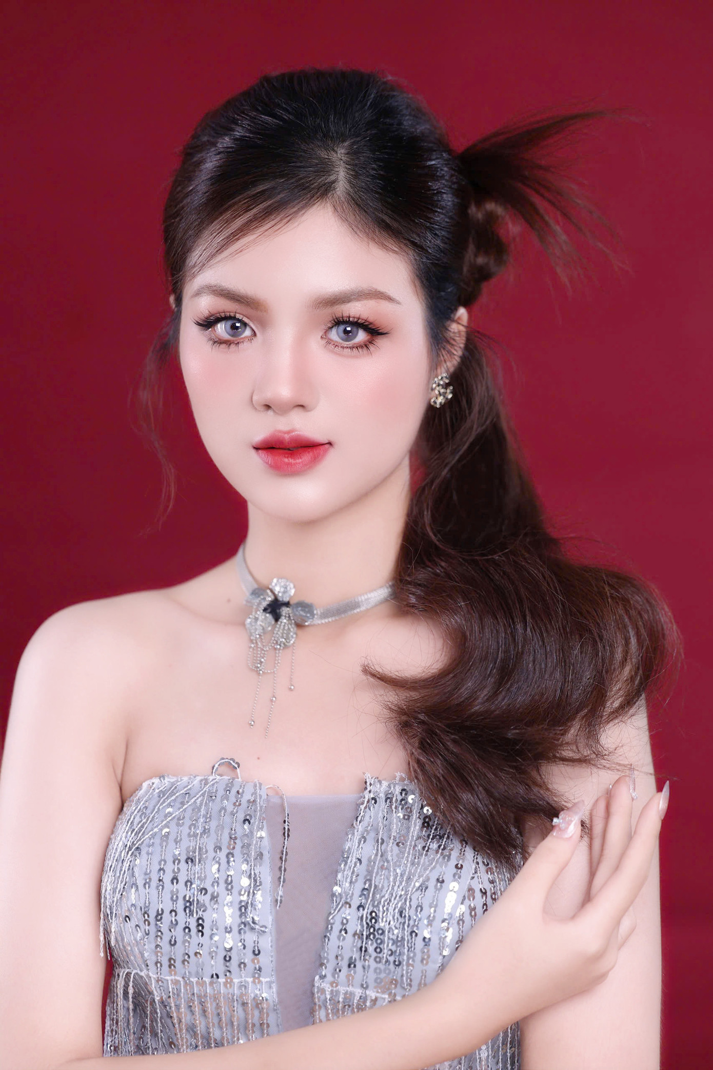 Trần Minh Thu hiện đang là sinh viên năm 2 khoa Marketing, Trường Đại học Thương mại. Trần Minh Thu hiện đang là sinh viên năm 2 khoa Marketing, Trường Đại học Thương mại.