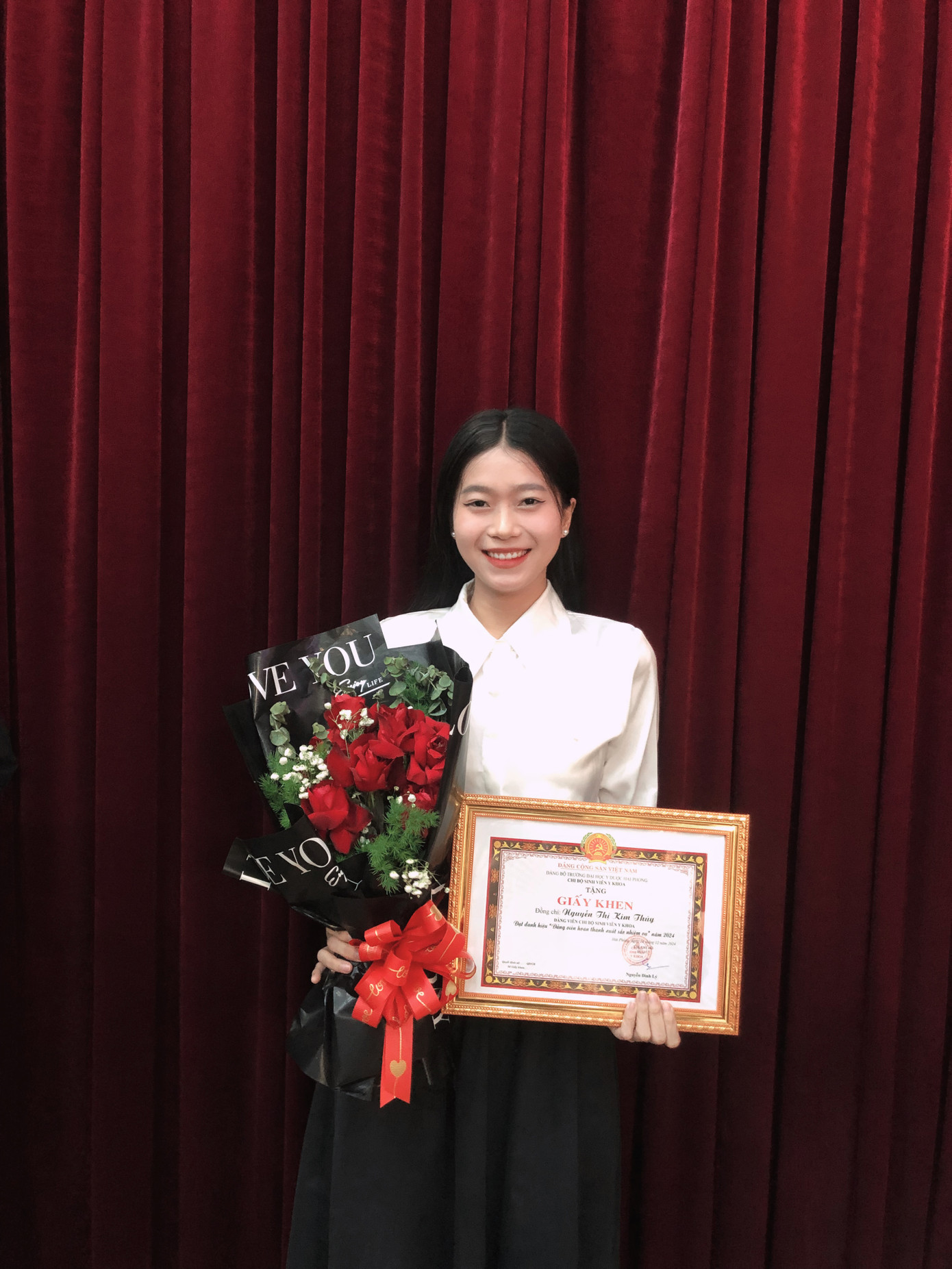 Kim Thúy nhận giấy khen Đảng viên hoàn thành xuất sắc nhiệm vụ năm 2024. Kim Thúy nhận giấy khen Đảng viên hoàn thành xuất sắc nhiệm vụ năm 2024.