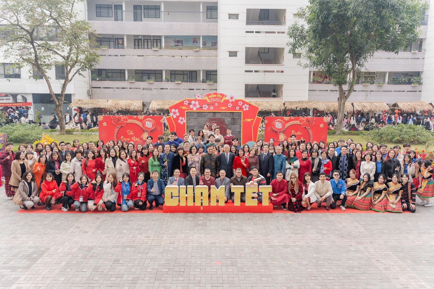 Các giảng viên, sinh viên nhà trường tham gia chương trình ‘Tết sum vầy, xuân bình an’ năm 2025. Các giảng viên, sinh viên nhà trường tham gia chương trình ‘Tết sum vầy, xuân bình an’ năm 2025.