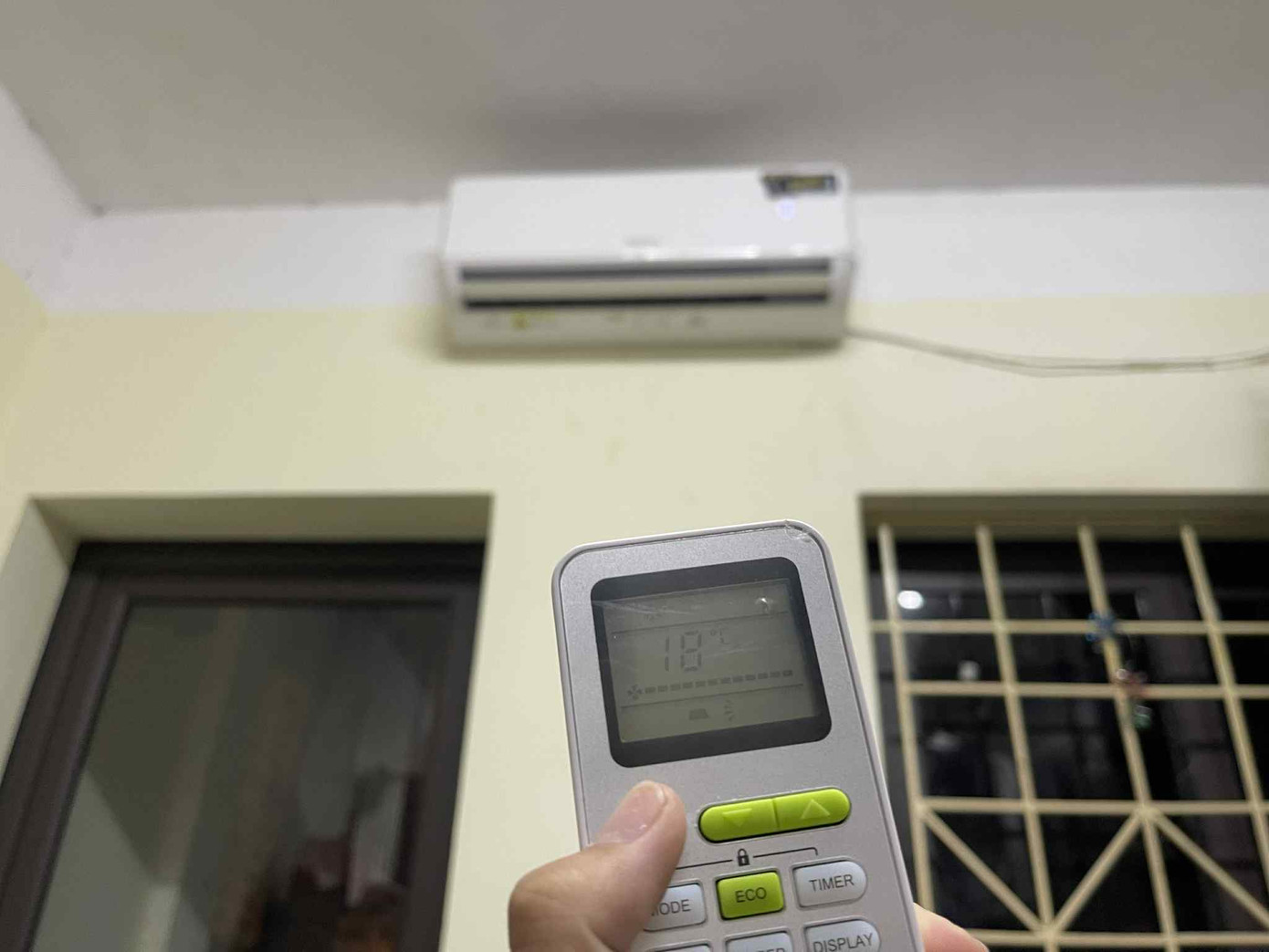 Phòng của Thúy Vân thường xuyên mở điều hòa ở nhiệt độ thấp (Ảnh: Thúy Vân) Phòng của Thúy Vân thường xuyên mở điều hòa ở nhiệt độ thấp (Ảnh: Thúy Vân)