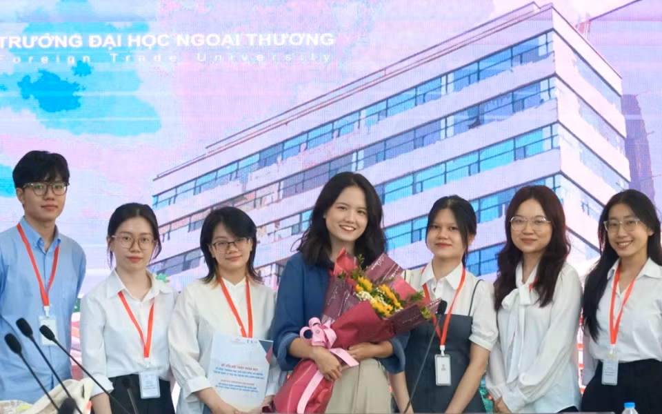 Một hội thảo sinh viên mà Nam Phương (giữa) tổ chức tại Trường Đại học Ngoại thương khi là Chủ tịch ALSA Việt Nam chi nhánh Hà Nội.