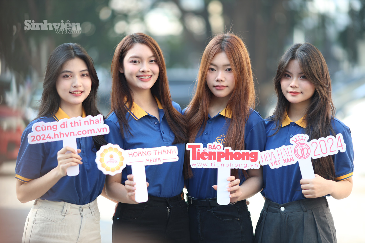 Các nữ sinh của Trường Khoa học liên ngành và Nghệ thuật nổi bật với nhan sắc tự nhiên và phong thái hút hồn.