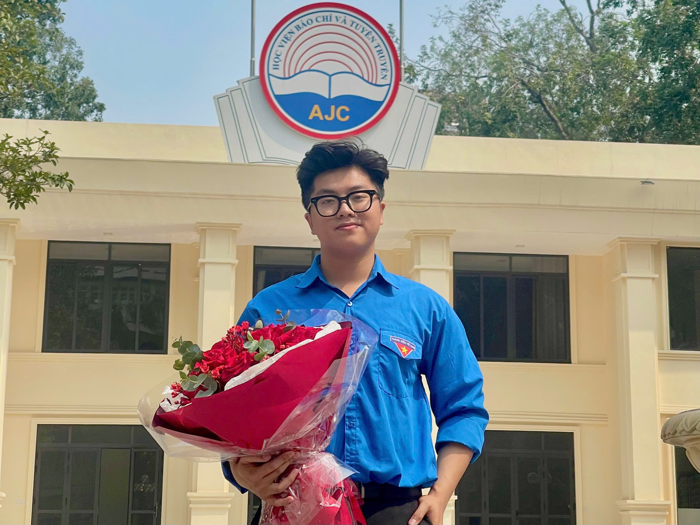 Song Phúc tâm niệm: “Tuổi trẻ không chỉ để sống, mà còn để cống hiến”.