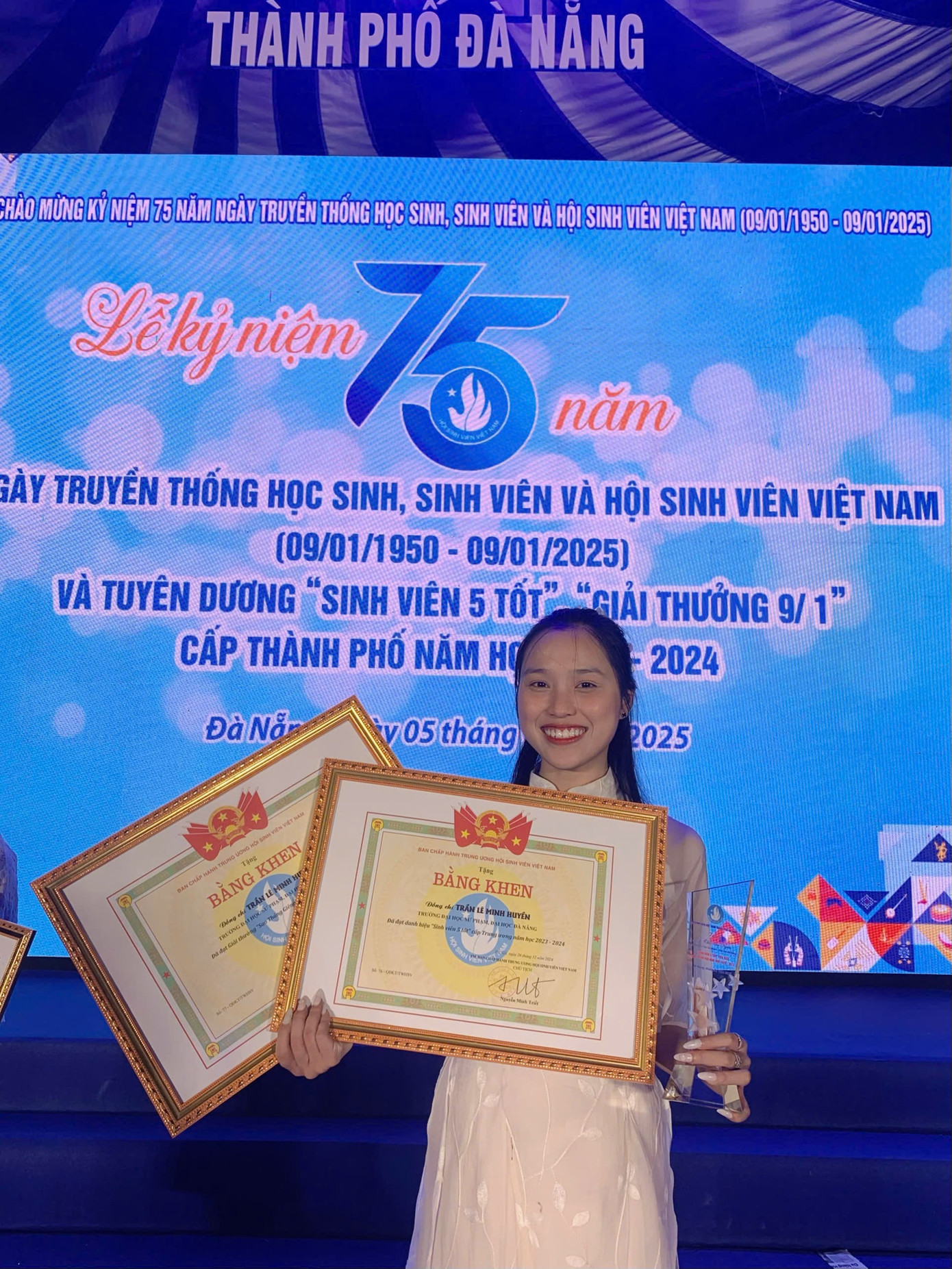 Minh Huyền đạt đạt danh hiệu “Sinh viên 5 tốt” và giải thưởng “Sao Tháng Giêng” cấp Trung ương năm học 2023 - 2024. Minh Huyền đạt đạt danh hiệu “Sinh viên 5 tốt” và giải thưởng “Sao Tháng Giêng” cấp Trung ương năm học 2023 - 2024.