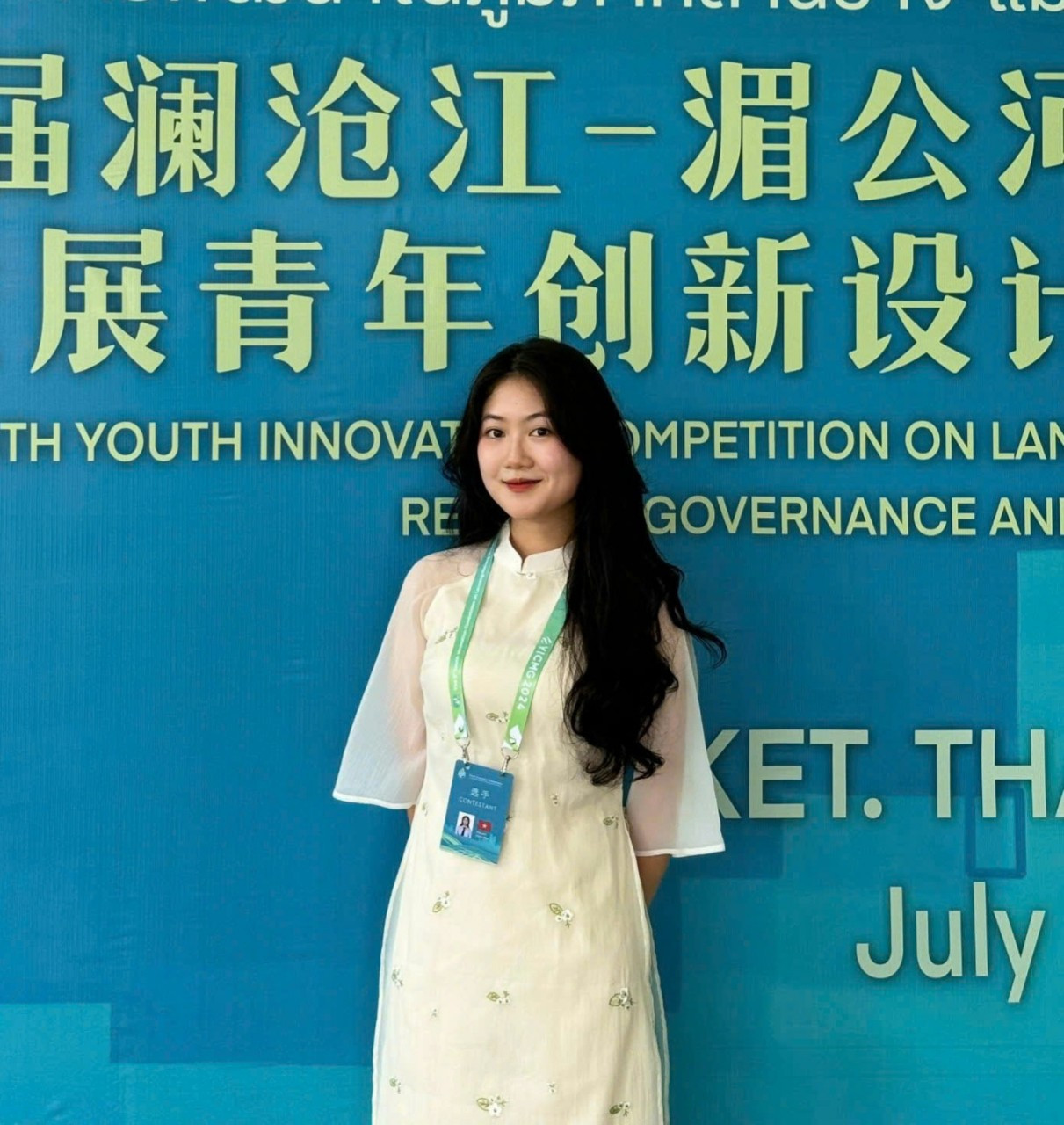 “Học không chỉ để giao tiếp, mà để thấu hiểu văn hóa, trở thành cầu nối giữa các dân tộc” – Nguyễn Ngọc Hoa, sinh viên năm 3, Học viện Ngoại giao. “Học không chỉ để giao tiếp, mà để thấu hiểu văn hóa, trở thành cầu nối giữa các dân tộc” – Nguyễn Ngọc Hoa, sinh viên năm 3, Học viện Ngoại giao.