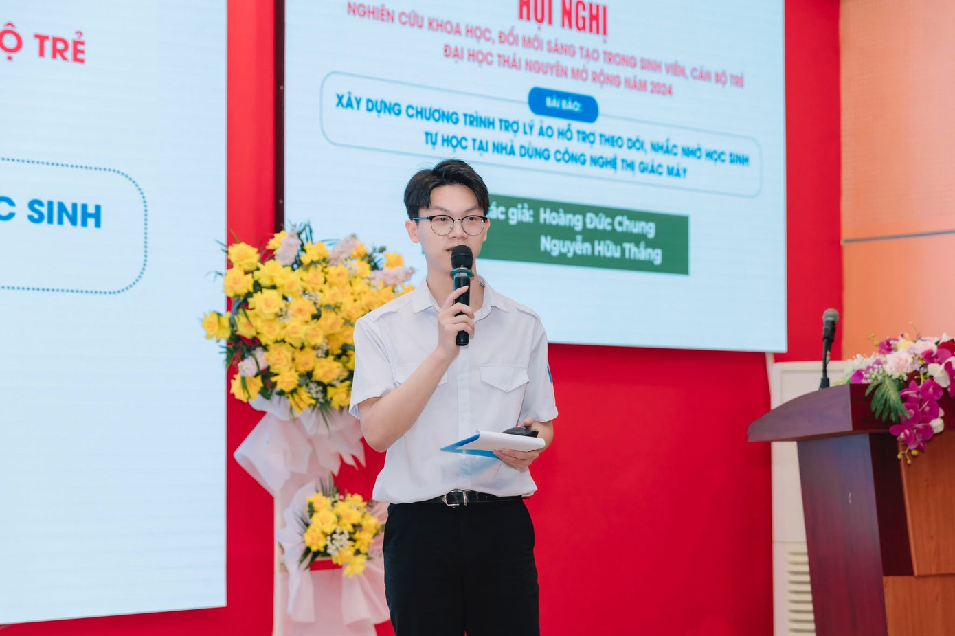 Đức Chung bày tỏ quan điểm “với mỗi khó khăn đó, dù vượt qua được hay không thì đều mang đến cho mình những bài học, những kinh nghiệm đắt giá để mình trưởng thành, nhanh nhạy hơn khi xử lý các tình huống, sự việc tương tự xảy ra”. Đức Chung bày tỏ quan điểm “với mỗi khó khăn đó, dù vượt qua được hay không thì đều mang đến cho mình những bài học, những kinh nghiệm đắt giá để mình trưởng thành, nhanh nhạy hơn khi xử lý các tình huống, sự việc tương tự xảy ra”.