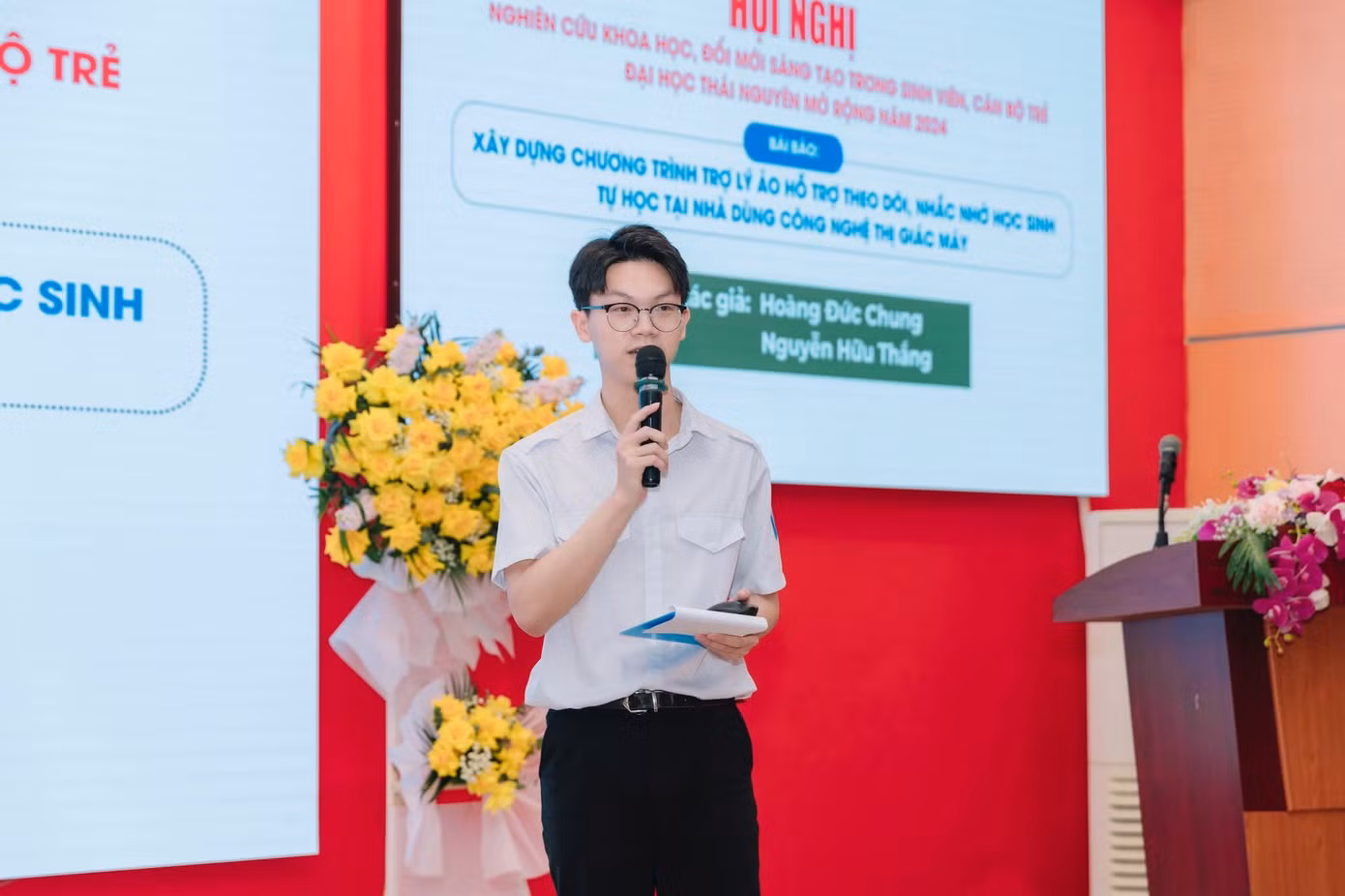 Đức Chung bày tỏ quan điểm “với mỗi khó khăn đó, dù vượt qua được hay không thì đều mang đến cho mình những bài học, những kinh nghiệm đắt giá để mình trưởng thành, nhanh nhạy hơn khi xử lý các tình huống, sự việc tương tự xảy ra”. Đức Chung bày tỏ quan điểm “với mỗi khó khăn đó, dù vượt qua được hay không thì đều mang đến cho mình những bài học, những kinh nghiệm đắt giá để mình trưởng thành, nhanh nhạy hơn khi xử lý các tình huống, sự việc tương tự xảy ra”.