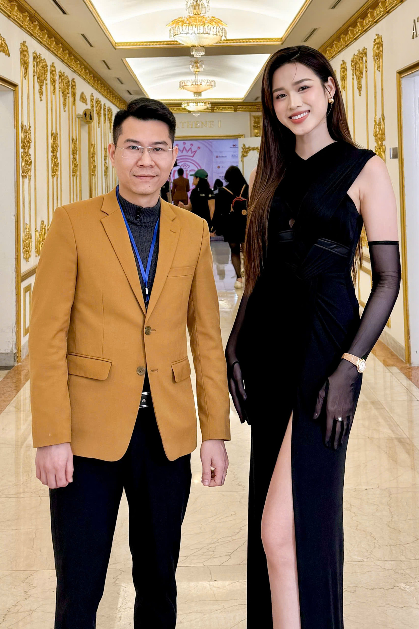 Gặp lại Hoa hậu Đỗ Thị Hà tại sự kiện năm nay, thầy Điều bày tỏ niềm vui và sự phấn khởi khi chứng kiến học trò cũ thành công và tiếp tục truyền cảm hứng cho các thế hệ tiếp theo. Gặp lại Hoa hậu Đỗ Thị Hà tại sự kiện năm nay, thầy Điều bày tỏ niềm vui và sự phấn khởi khi chứng kiến học trò cũ thành công và tiếp tục truyền cảm hứng cho các thế hệ tiếp theo.