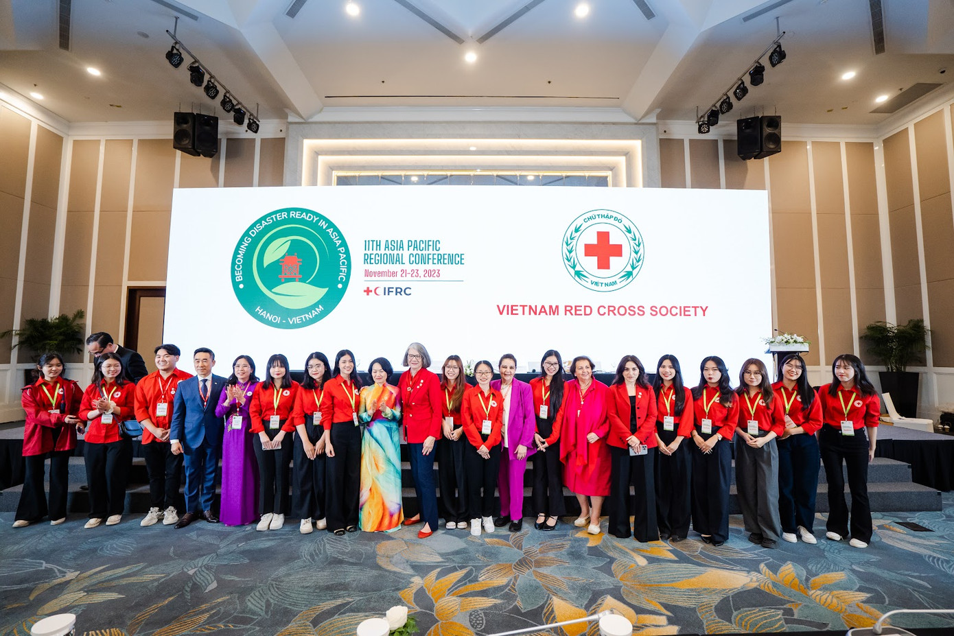 Trang Nhung làm tình nguyện viên tại Hội nghị Chữ thập đỏ và Trăng lưỡi liềm đỏ khu vực châu Á – Thái Bình Dương lần thứ 11 (AP-11). Trang Nhung làm tình nguyện viên tại Hội nghị Chữ thập đỏ và Trăng lưỡi liềm đỏ khu vực châu Á – Thái Bình Dương lần thứ 11 (AP-11).